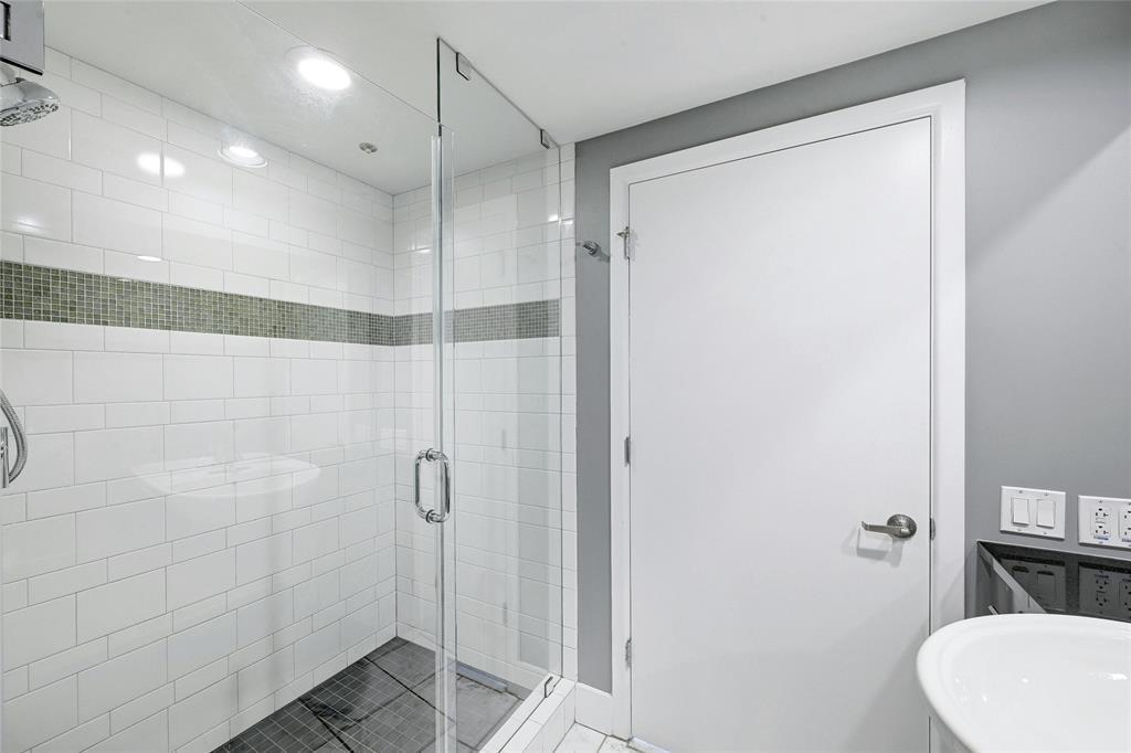 300 Bowie ST # 2301