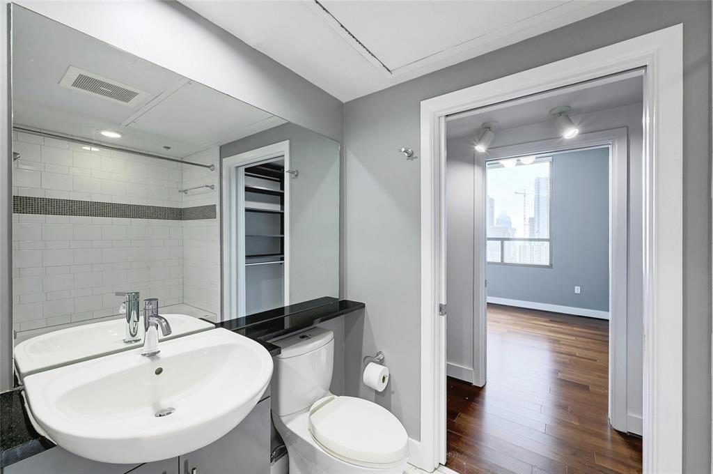 300 Bowie ST # 2301