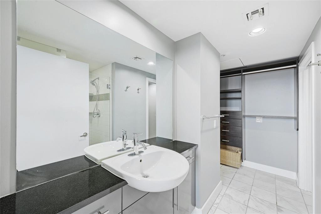300 Bowie ST # 2301