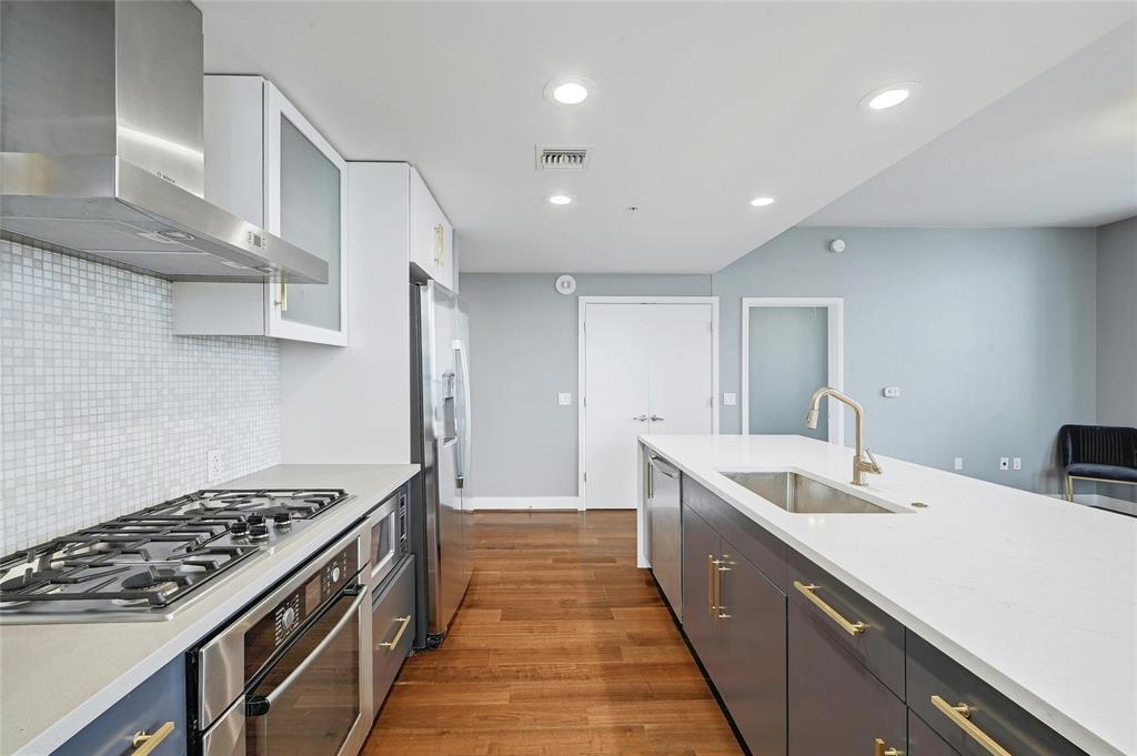 300 Bowie ST # 2301