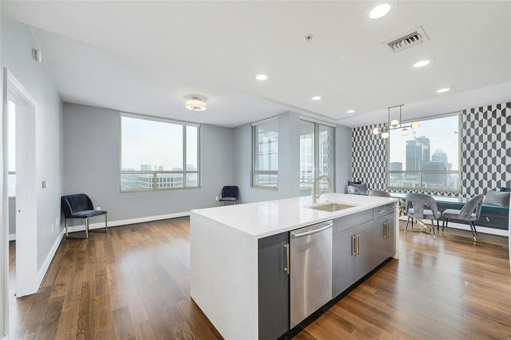 300 Bowie ST # 2301