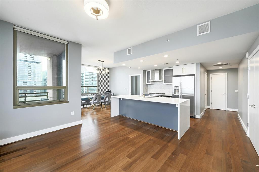 300 Bowie ST # 2301