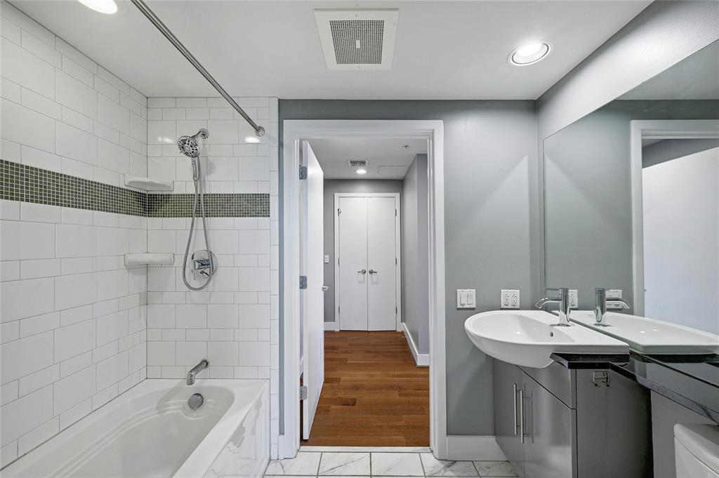 300 Bowie ST # 2301