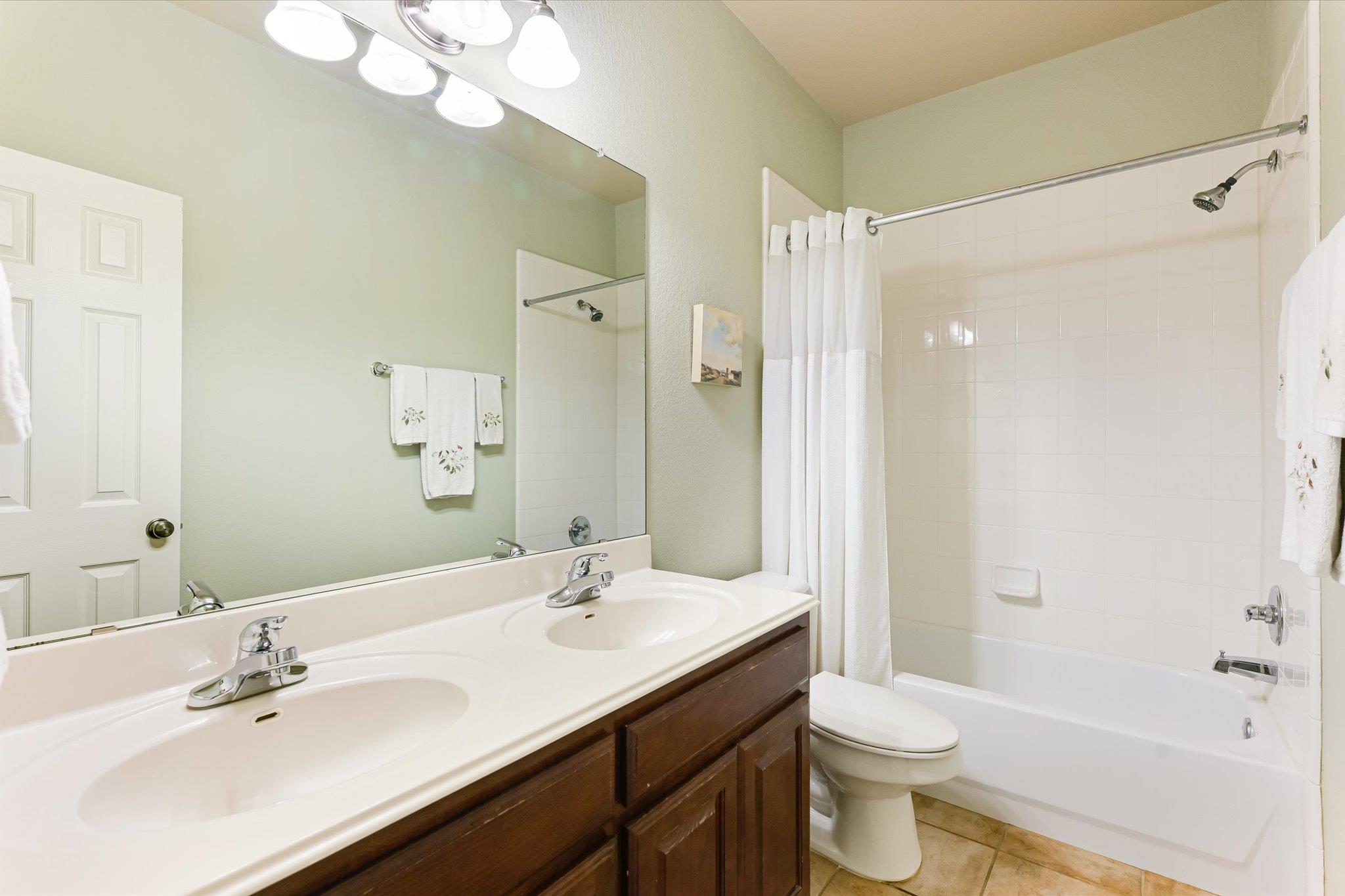 786 Ranchers Club LN, Driftwood