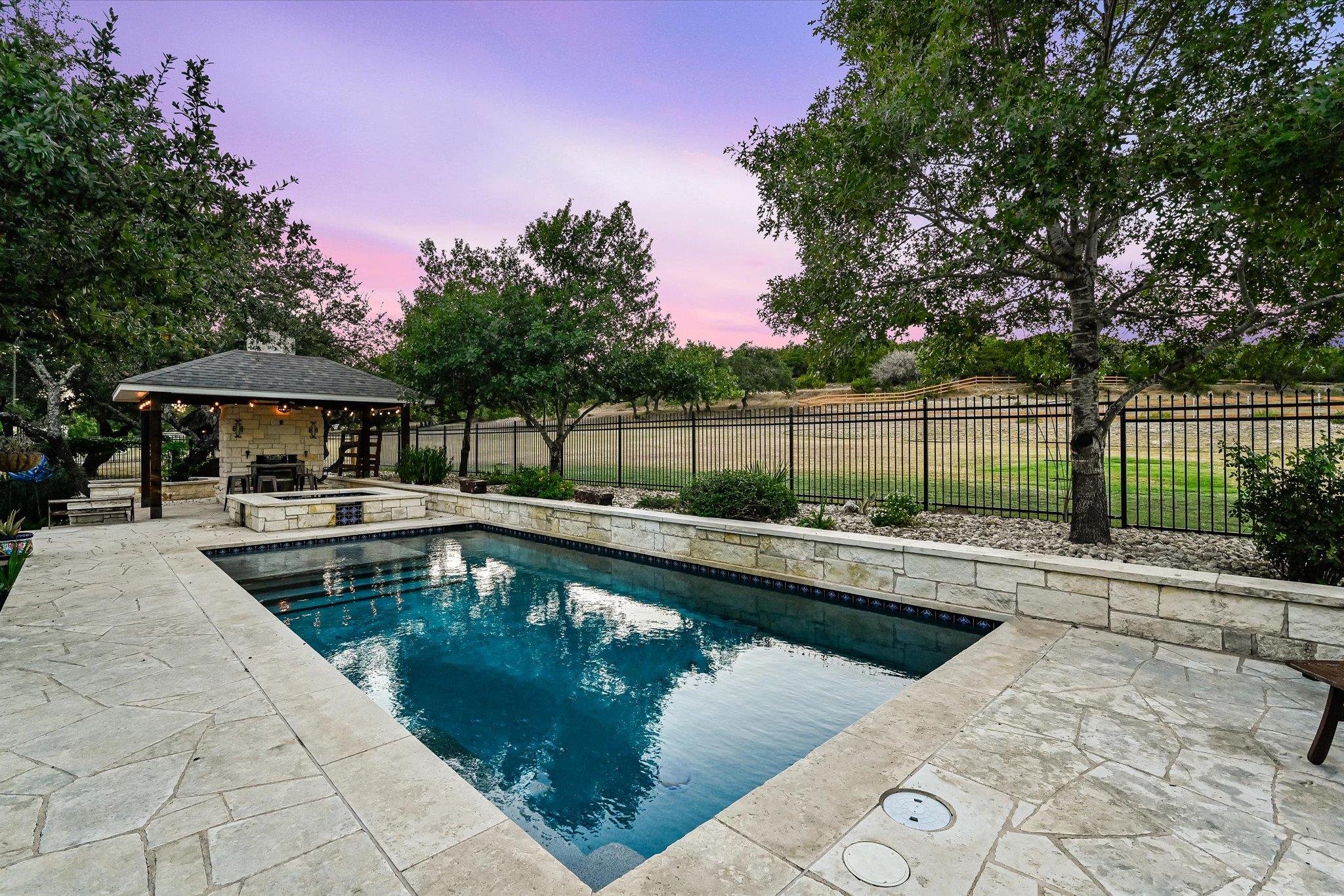 786 Ranchers Club LN, Driftwood