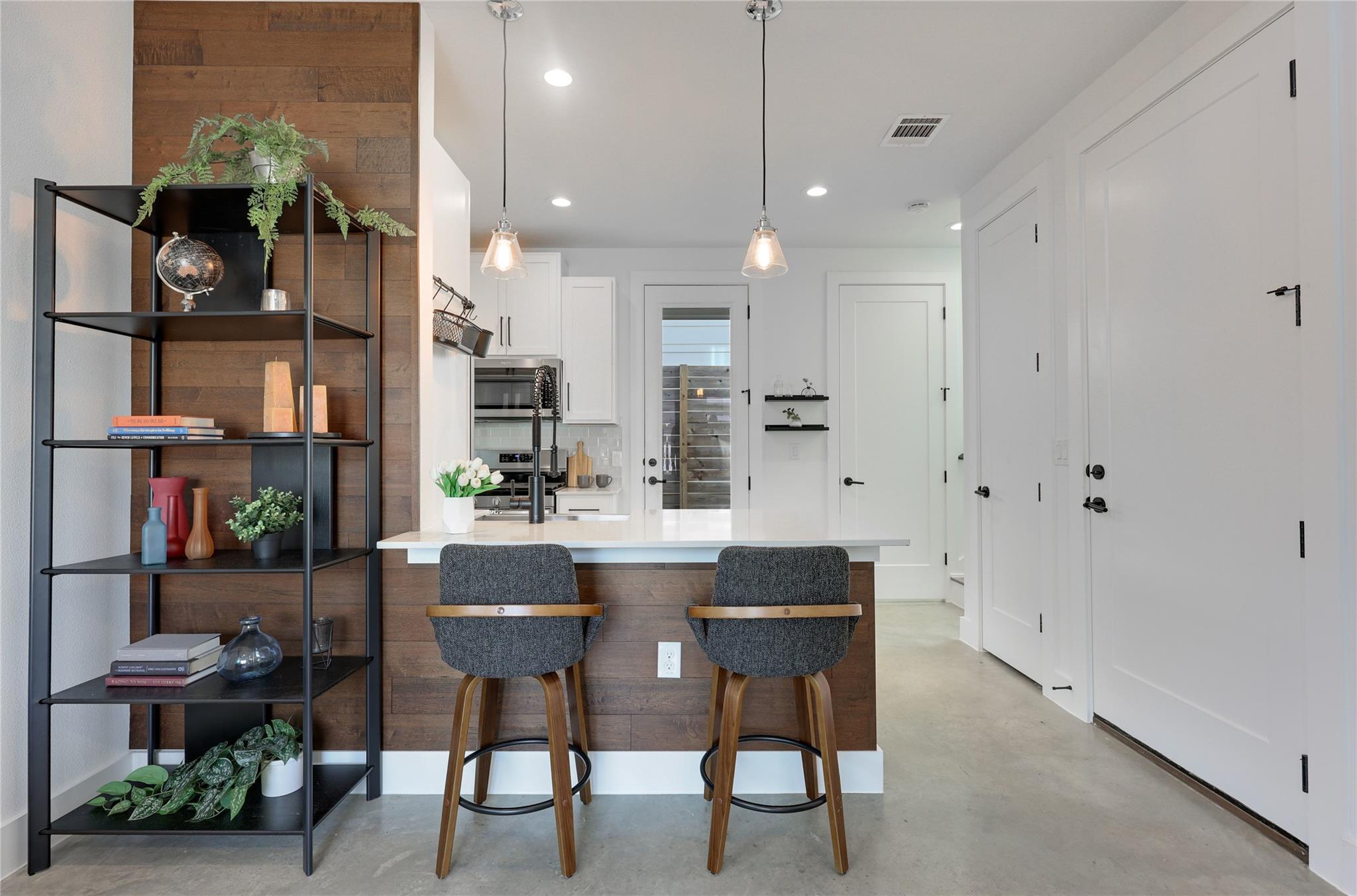 1208 Walnut Ave # 2