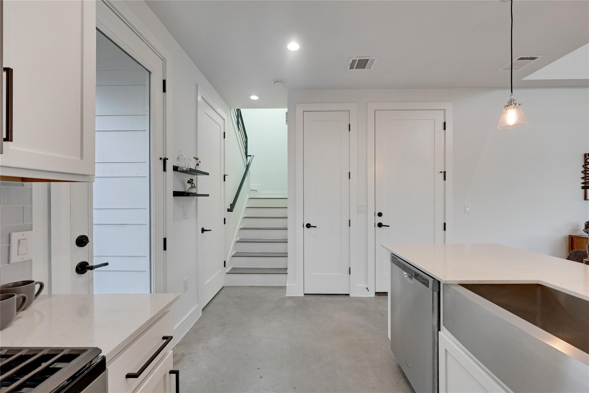 1208 Walnut Ave # 2