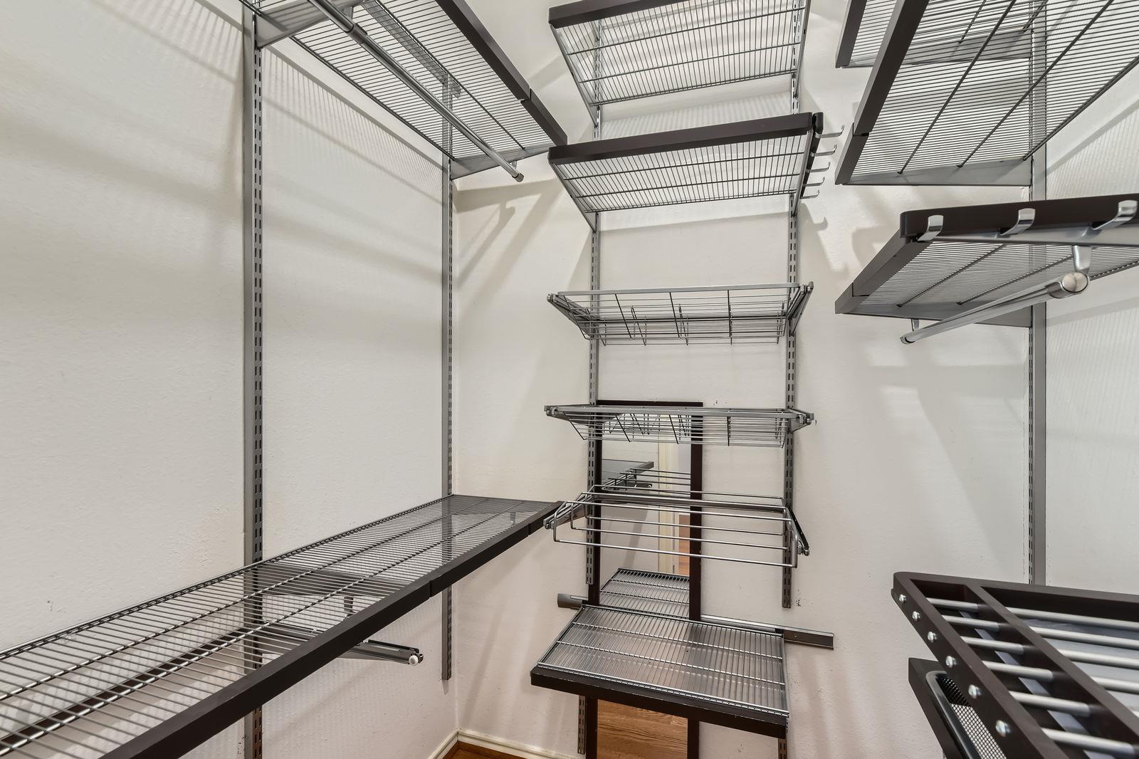 9100 Mountain Ridge DR # 106