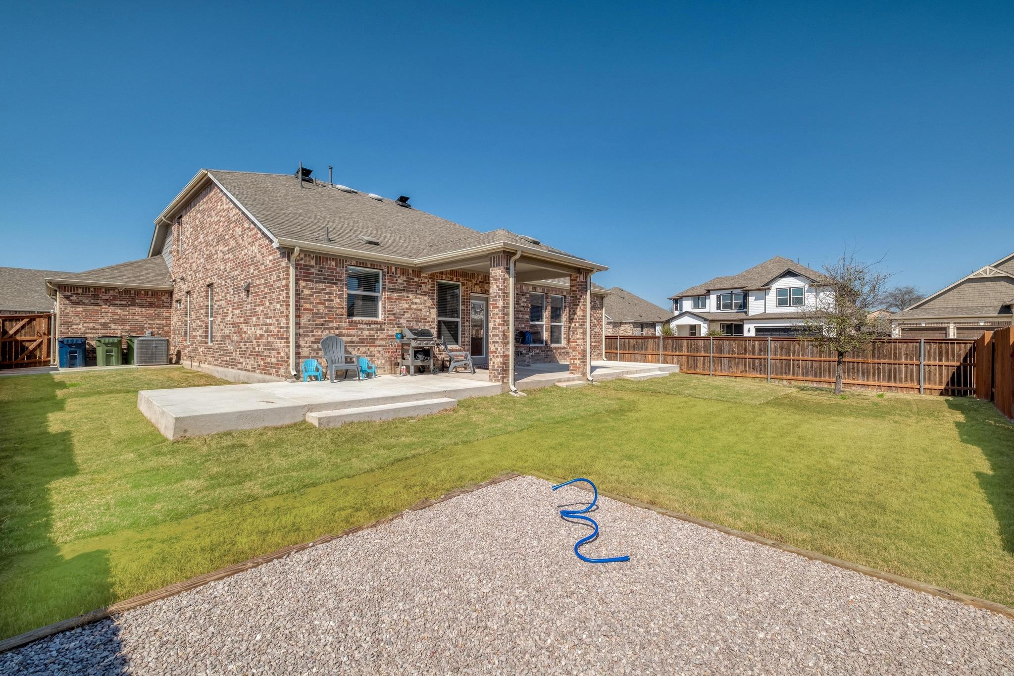 1004 Brenham LN