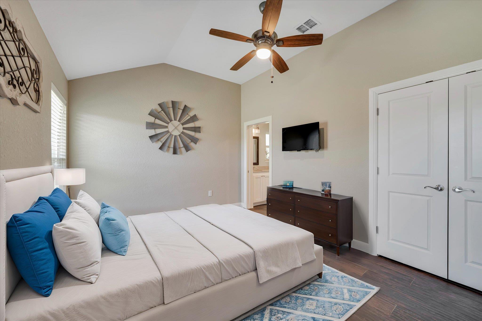 204 W BLANCO BEND DR