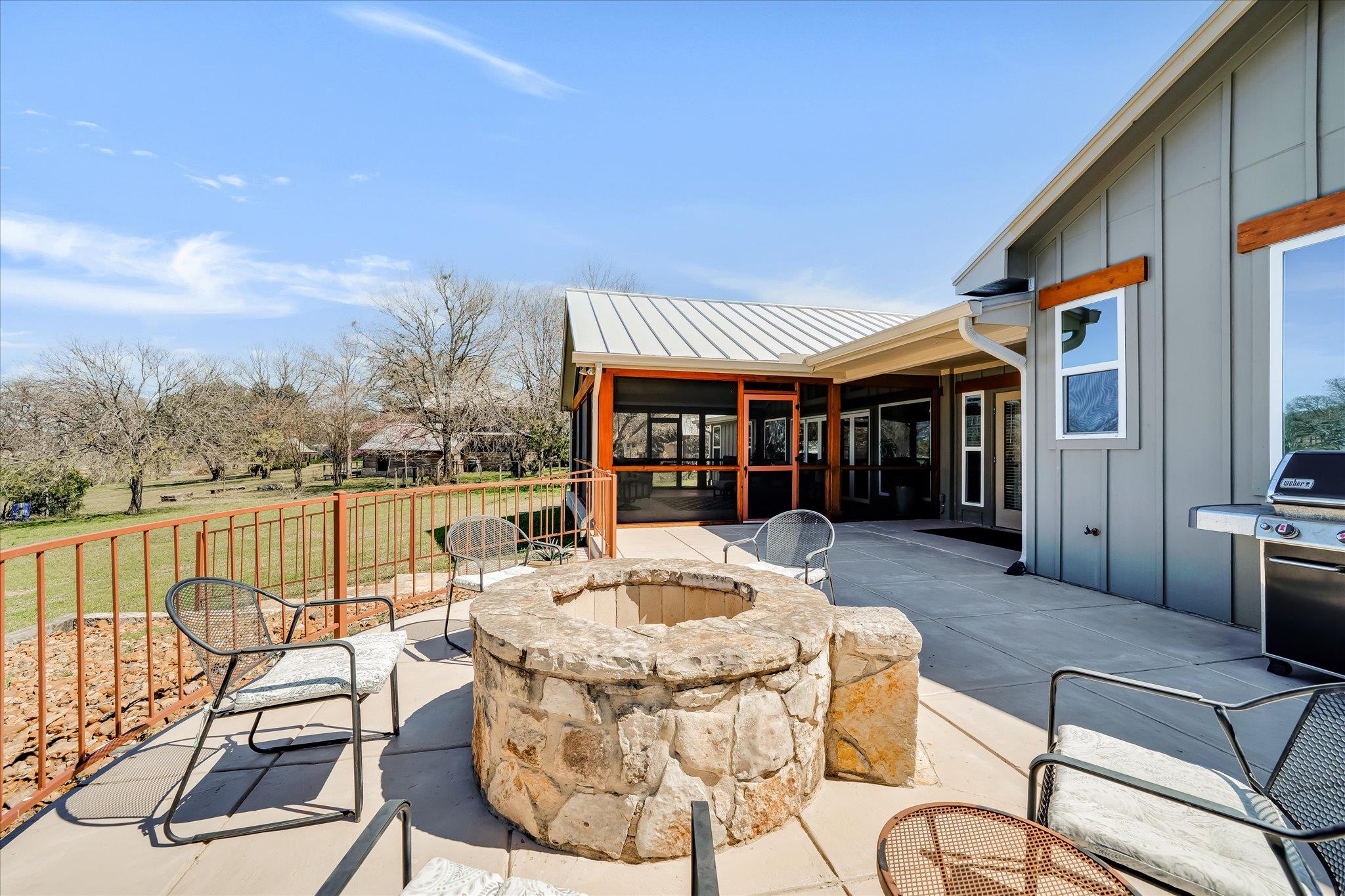 204 W BLANCO BEND DR