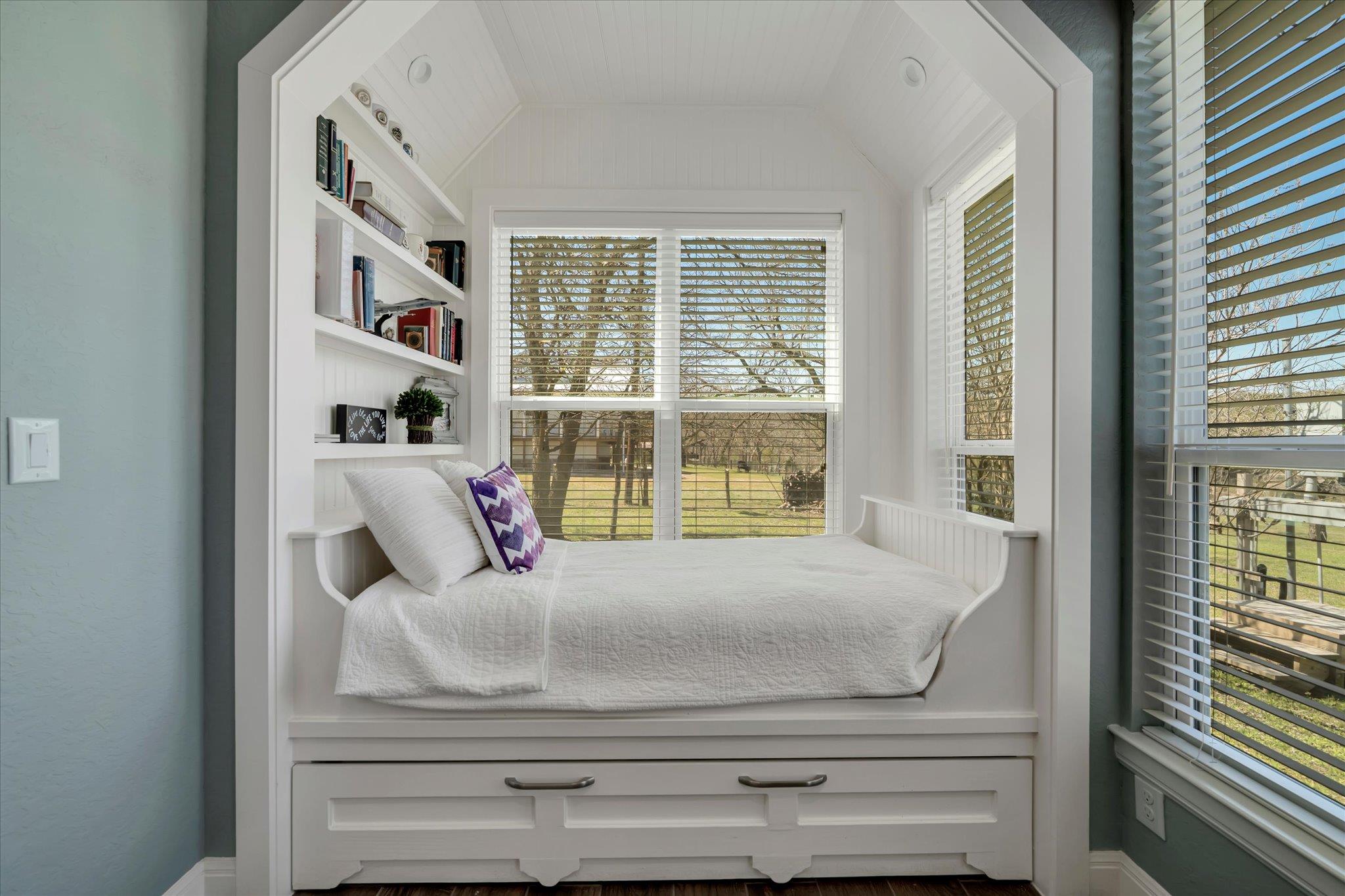 204 W BLANCO BEND DR