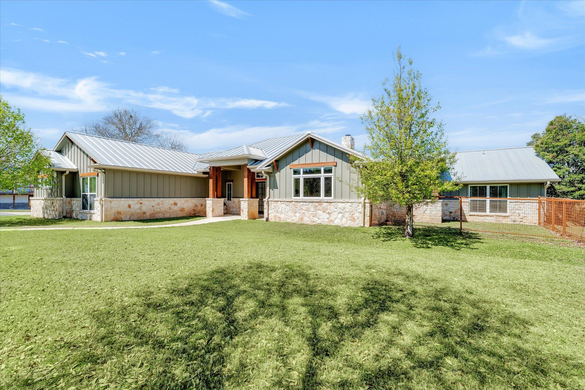 204 W BLANCO BEND DR