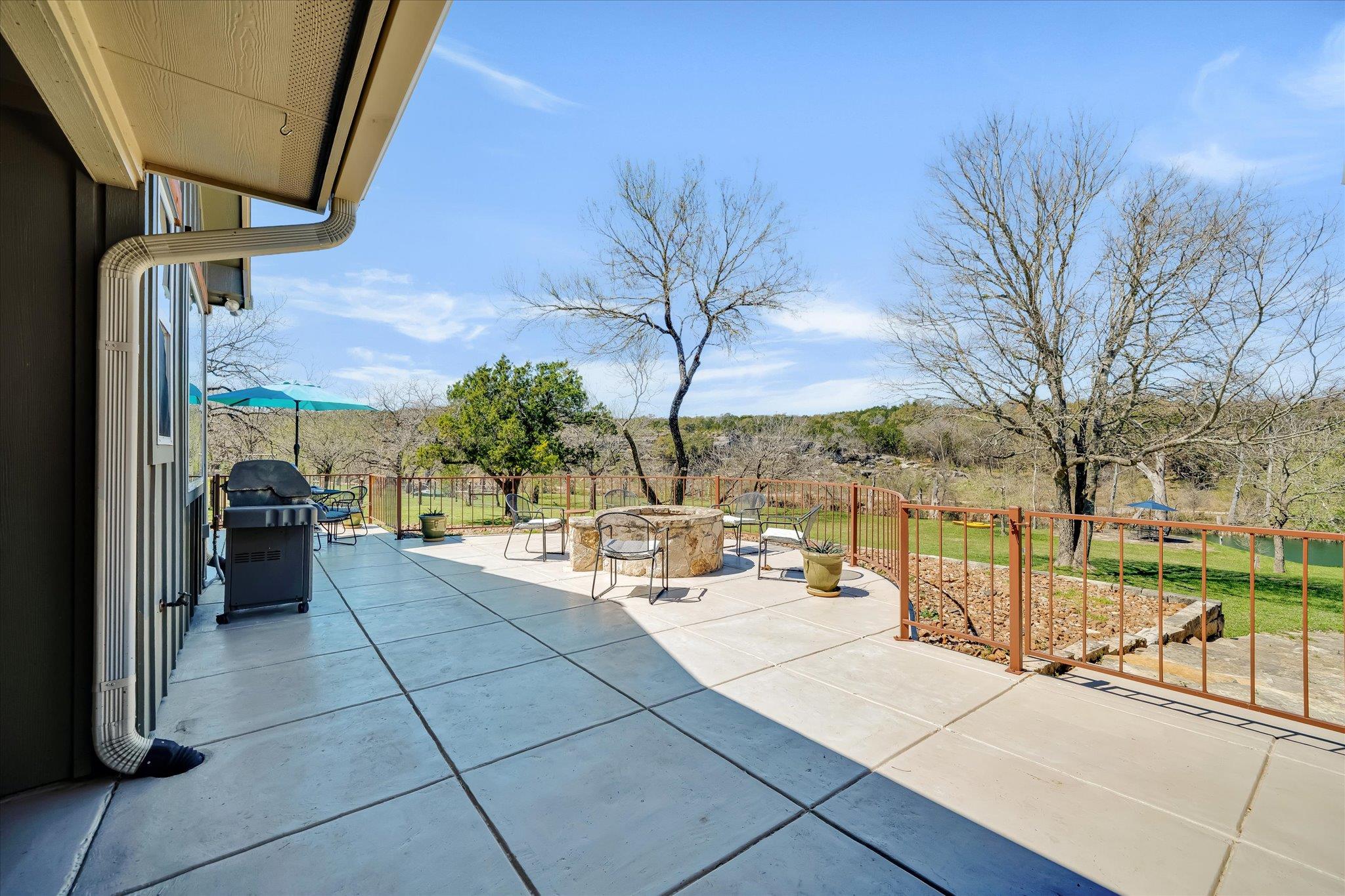 204 W BLANCO BEND DR