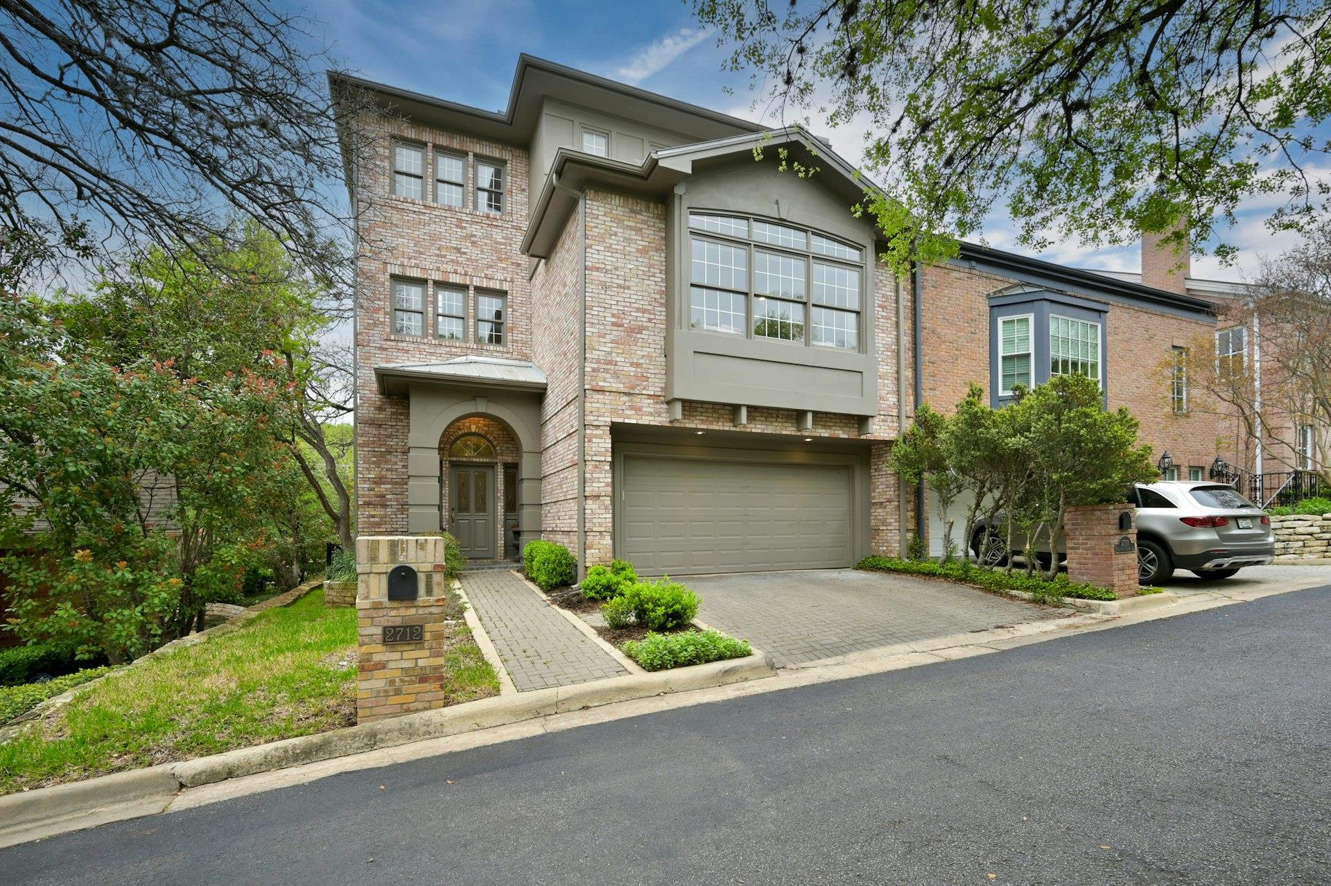 2712 Hillview Green LN