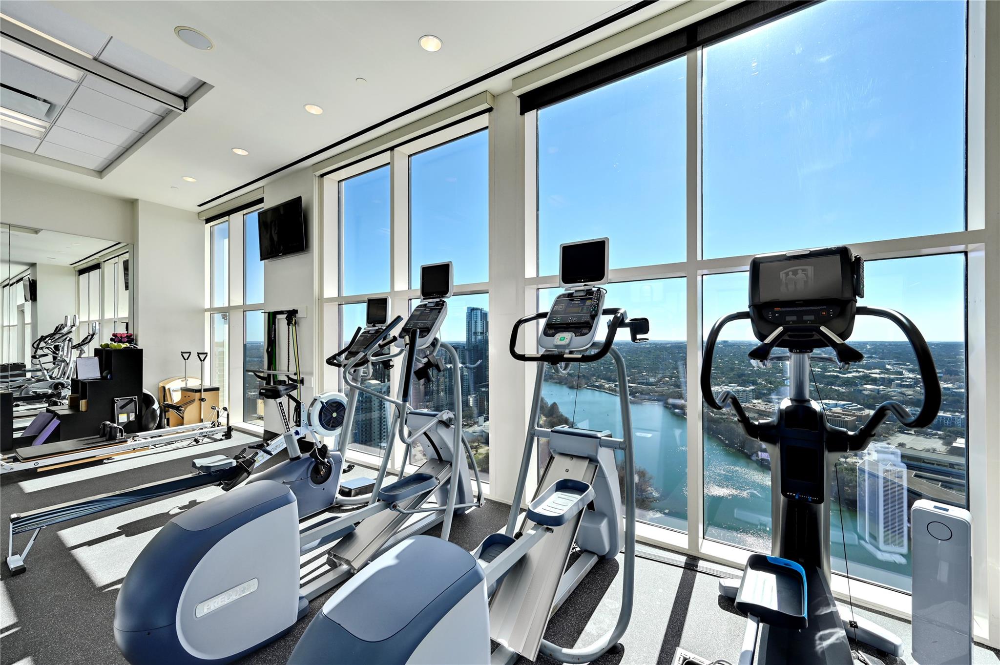 98 San Jacinto BLVD # 904