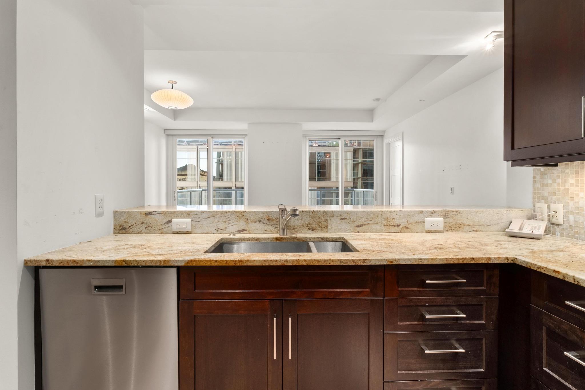 98 San Jacinto BLVD # 904