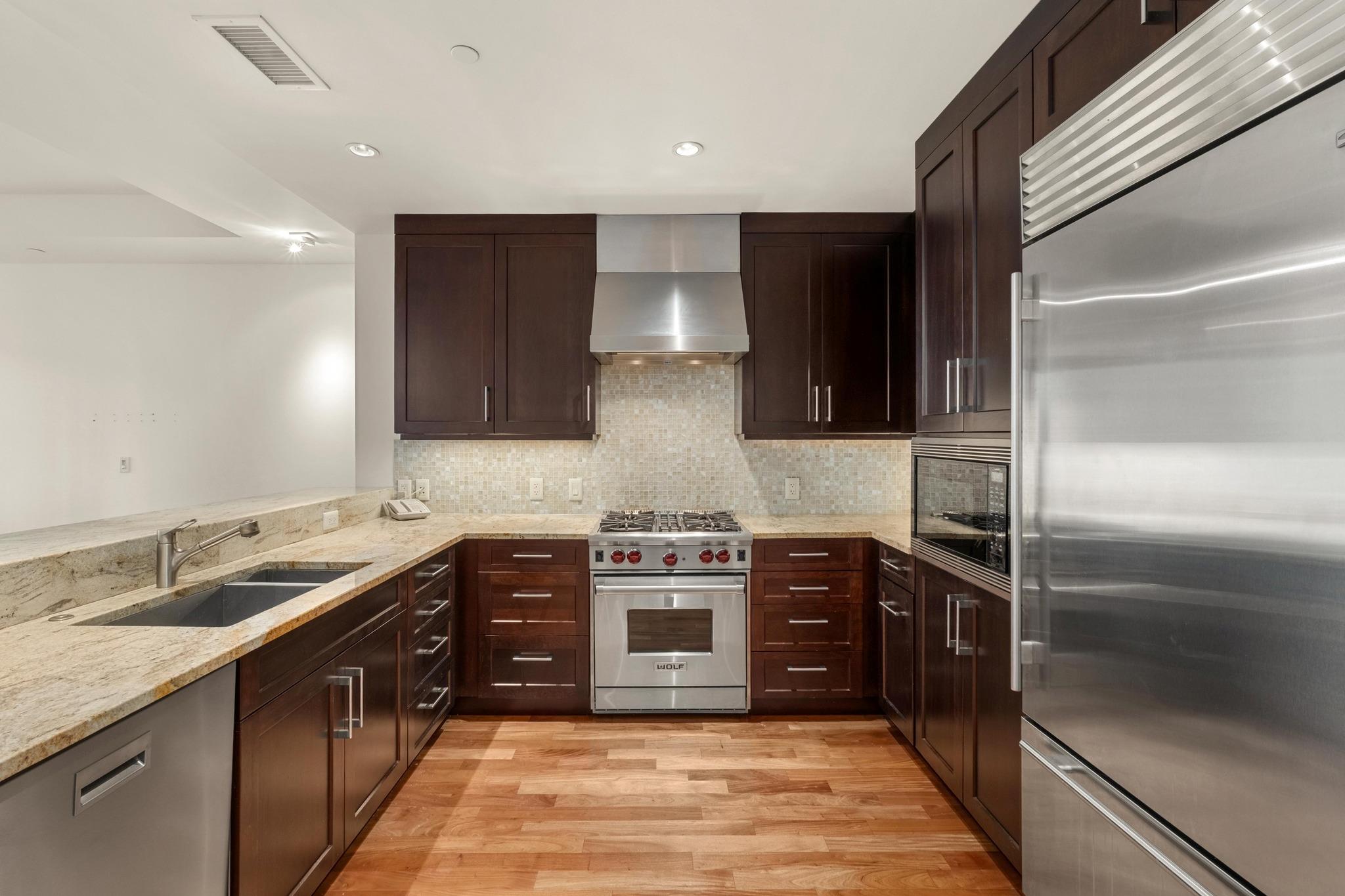 98 San Jacinto BLVD # 904