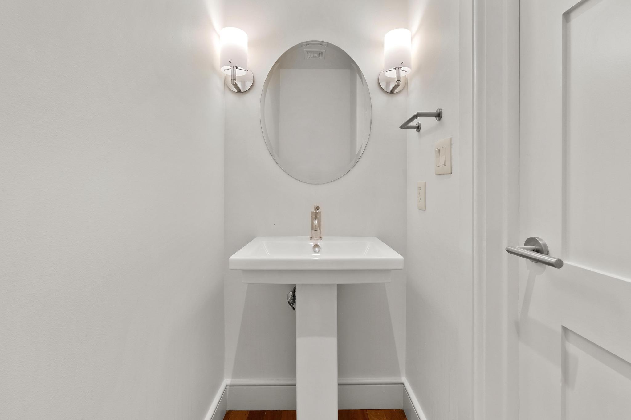 98 San Jacinto BLVD # 904