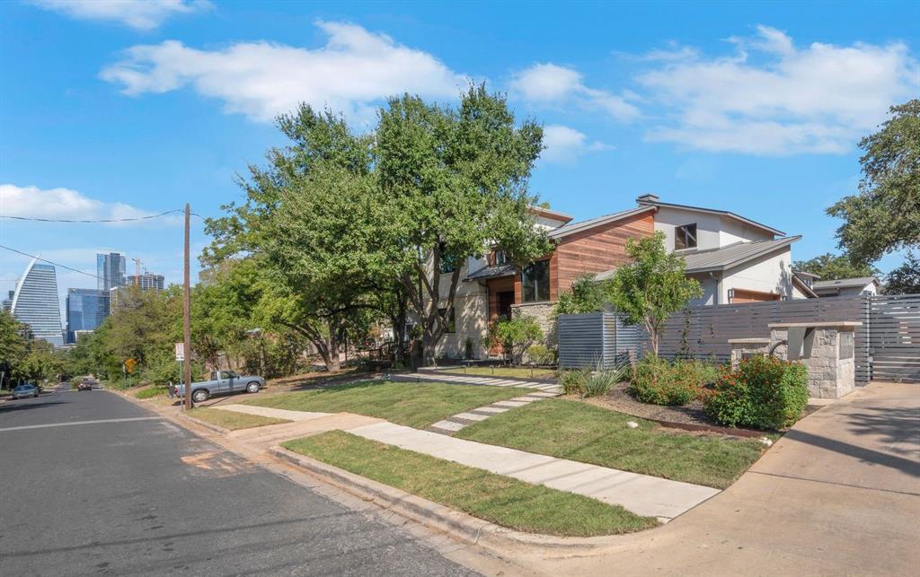 809 Bouldin Ave