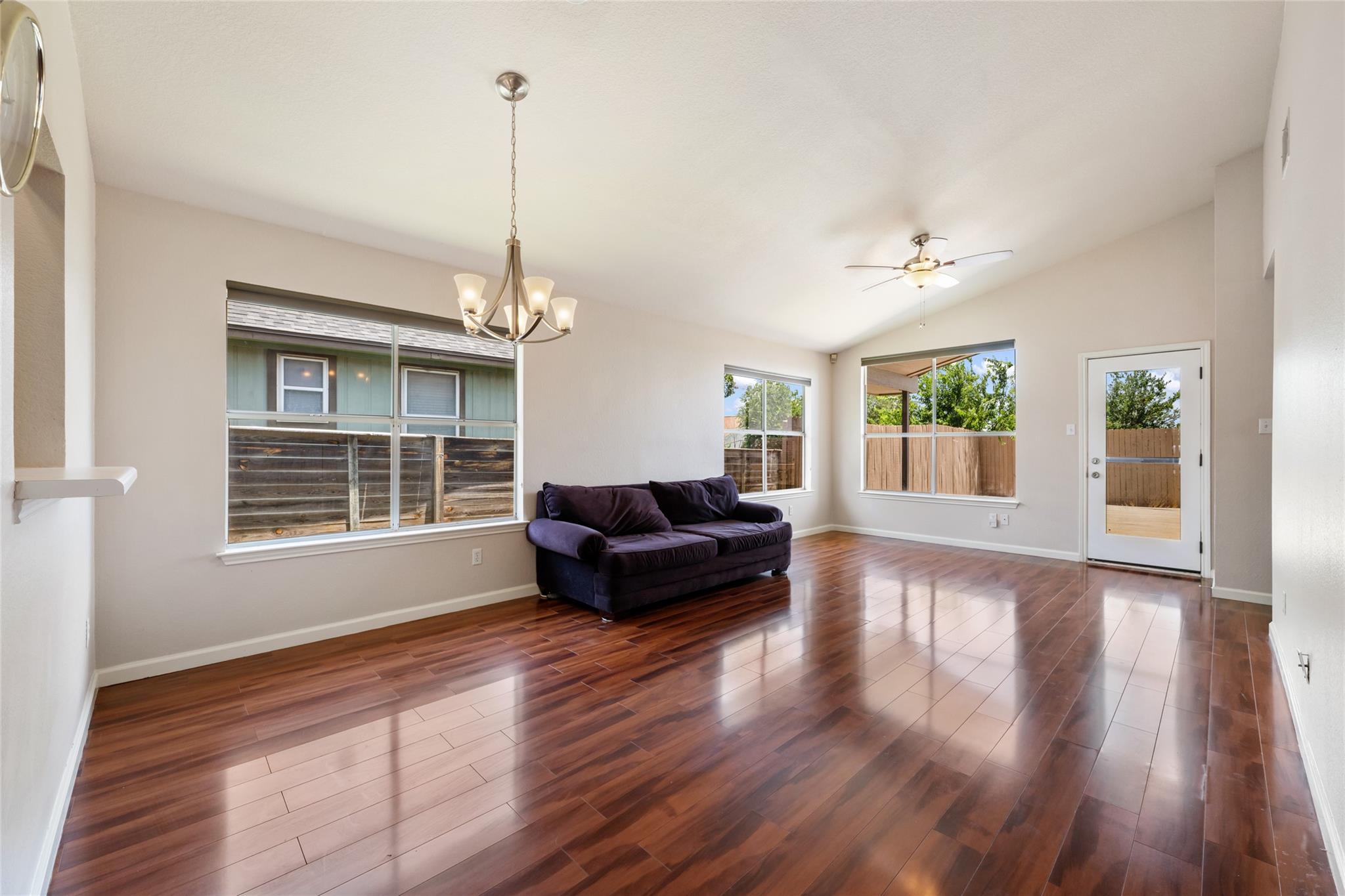 1513 Sundance DR