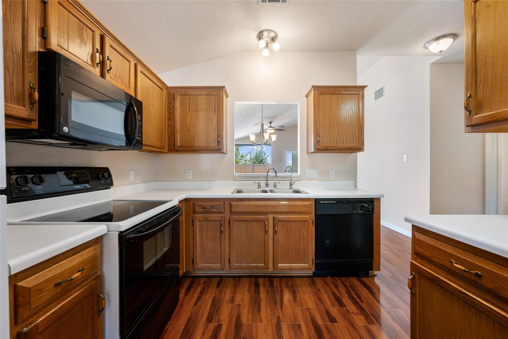 1513 Sundance DR