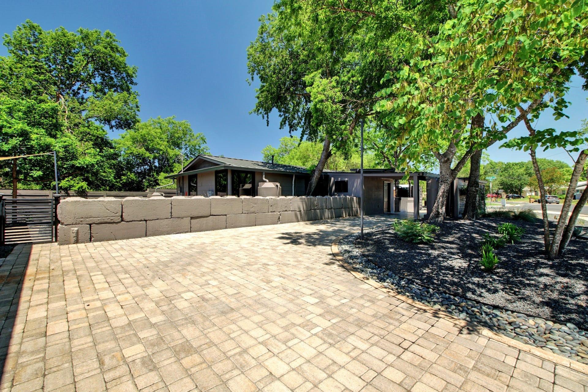 2015 Eaton LN