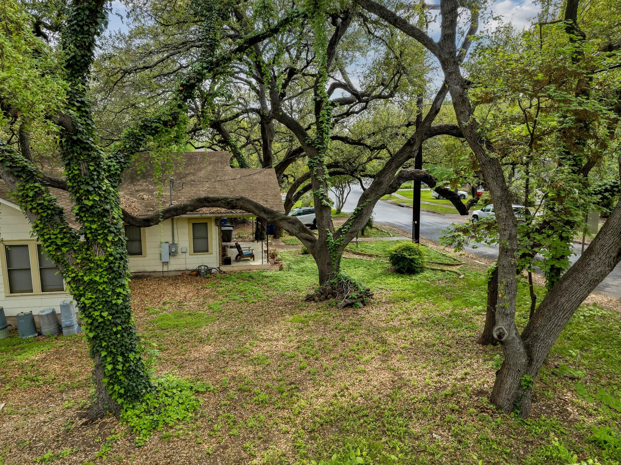 302 Park LN