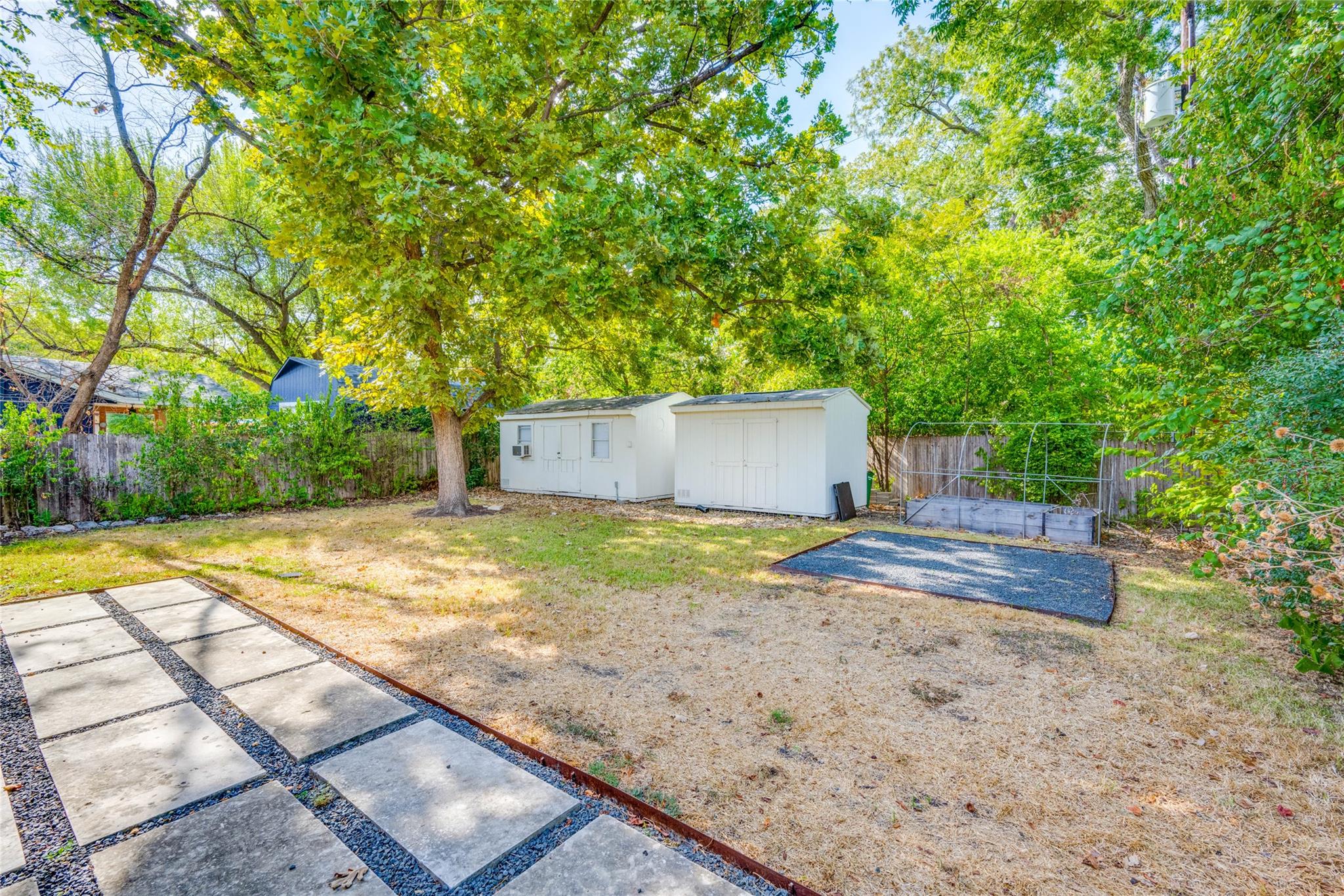 2516 Friar Tuck LN