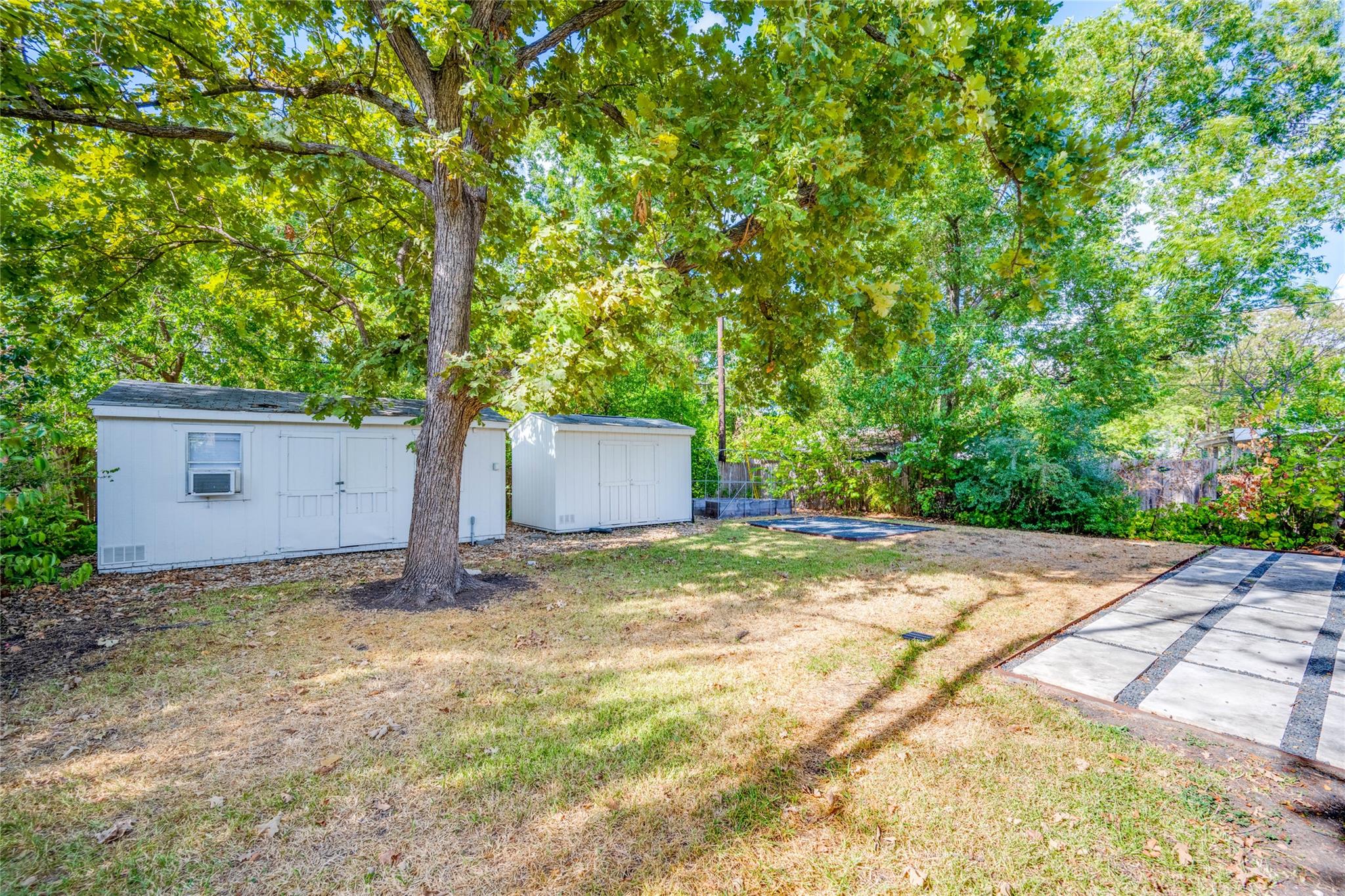 2516 Friar Tuck LN