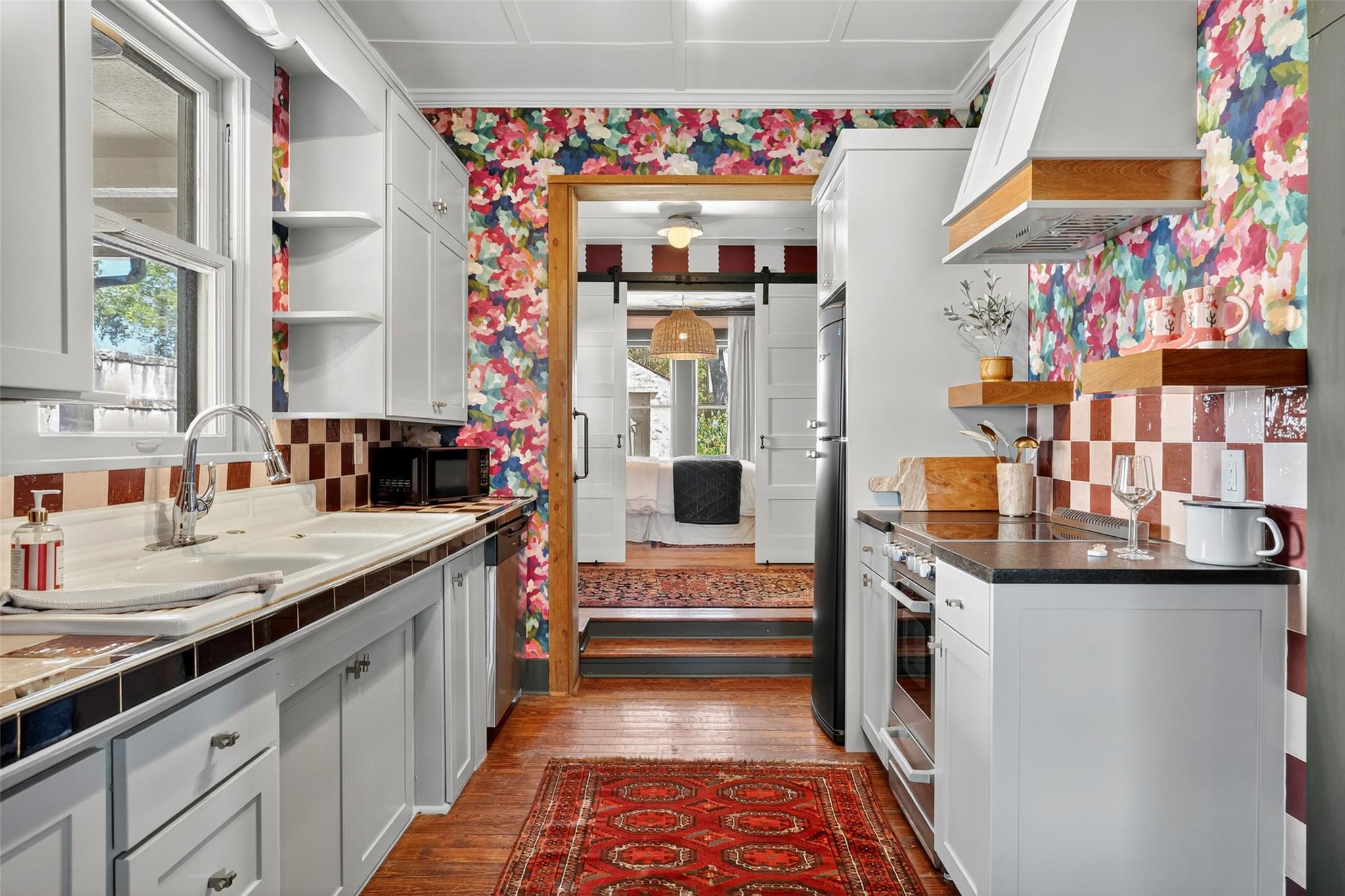 210 E Travis ST, Fredericksburg