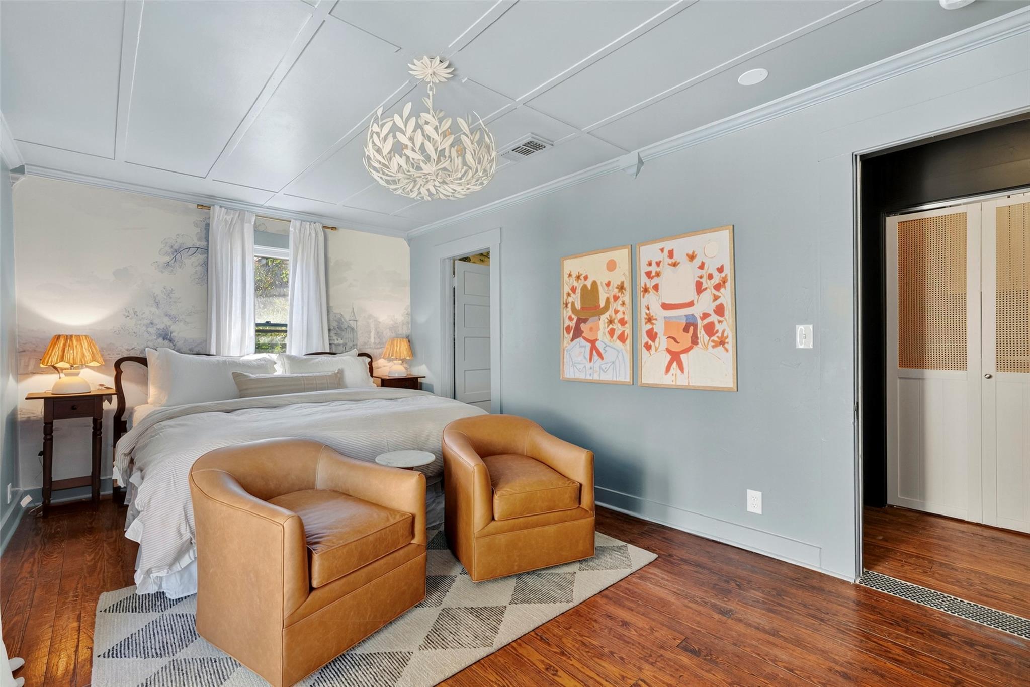 210 E Travis ST, Fredericksburg