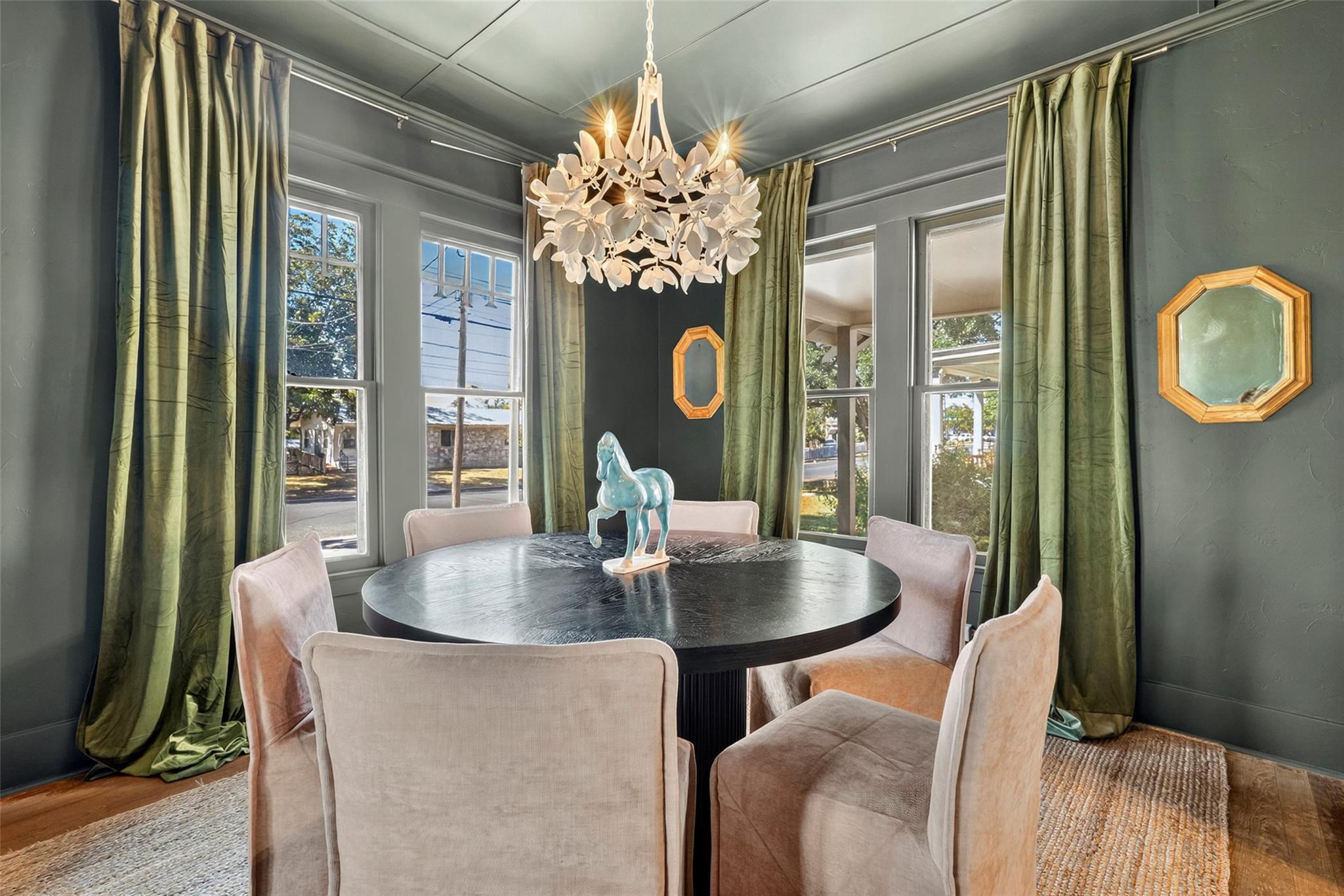 210 E Travis ST, Fredericksburg