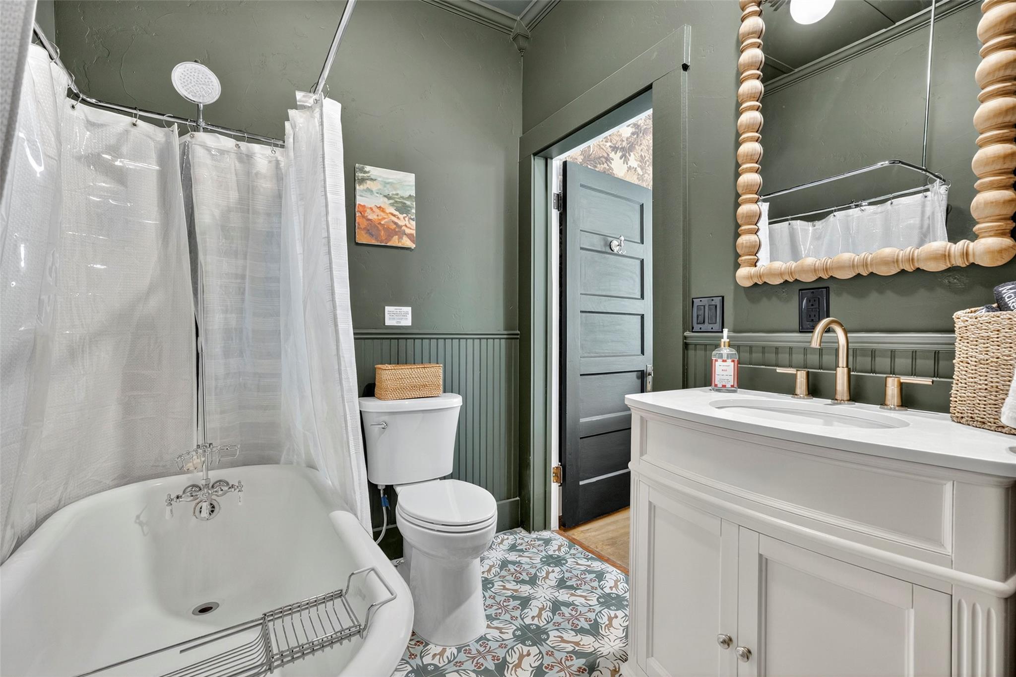 210 E Travis ST, Fredericksburg