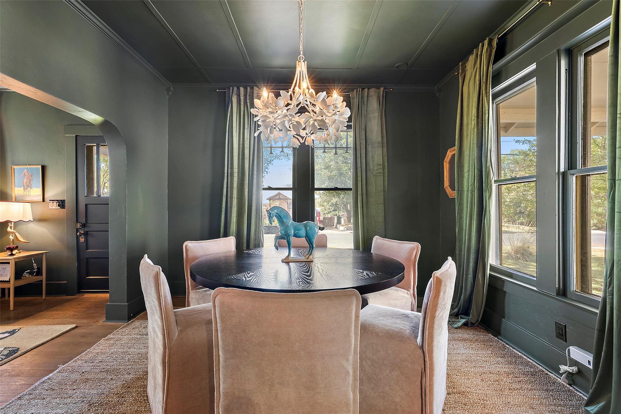 210 E Travis ST, Fredericksburg