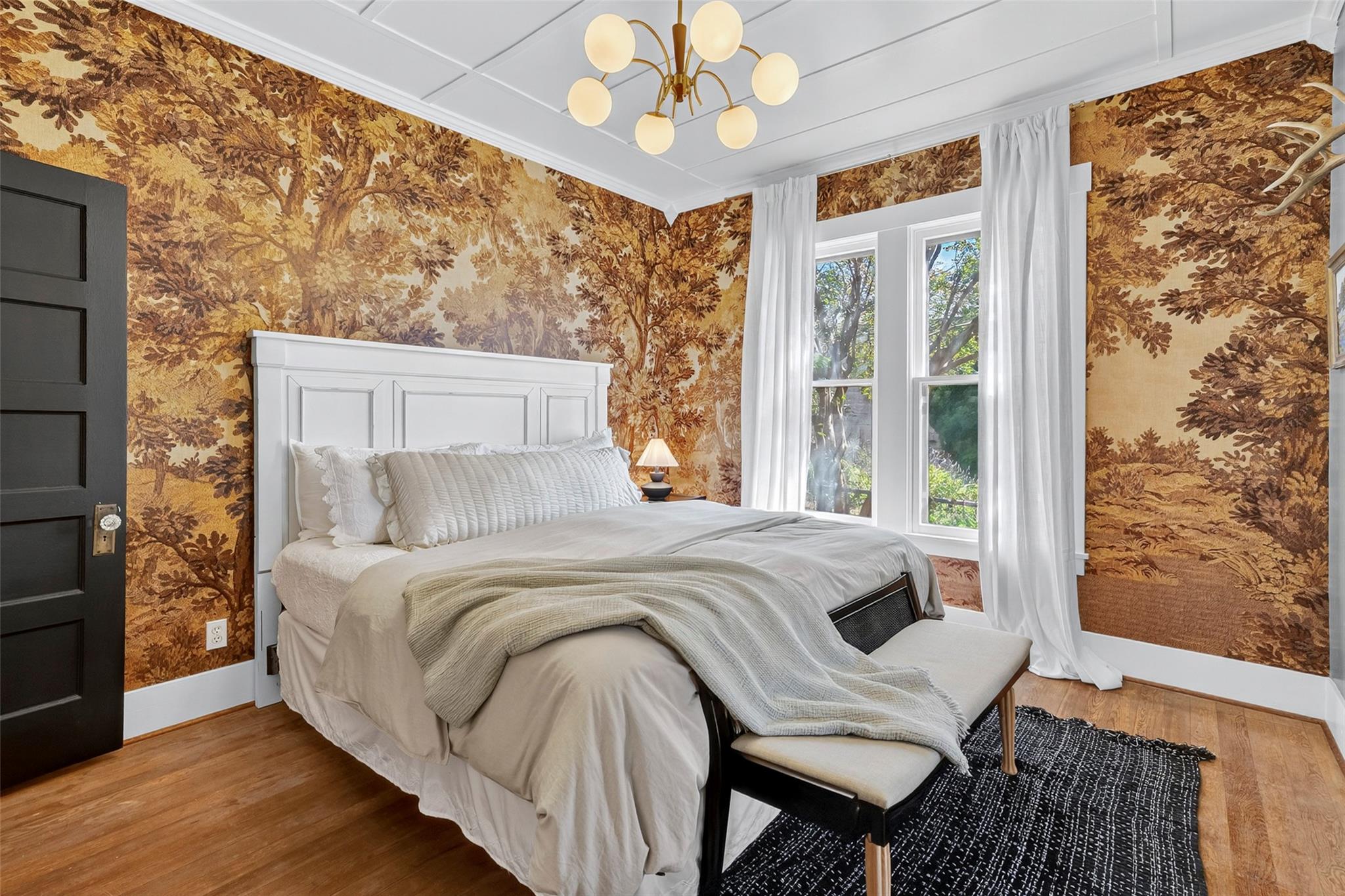 210 E Travis ST, Fredericksburg