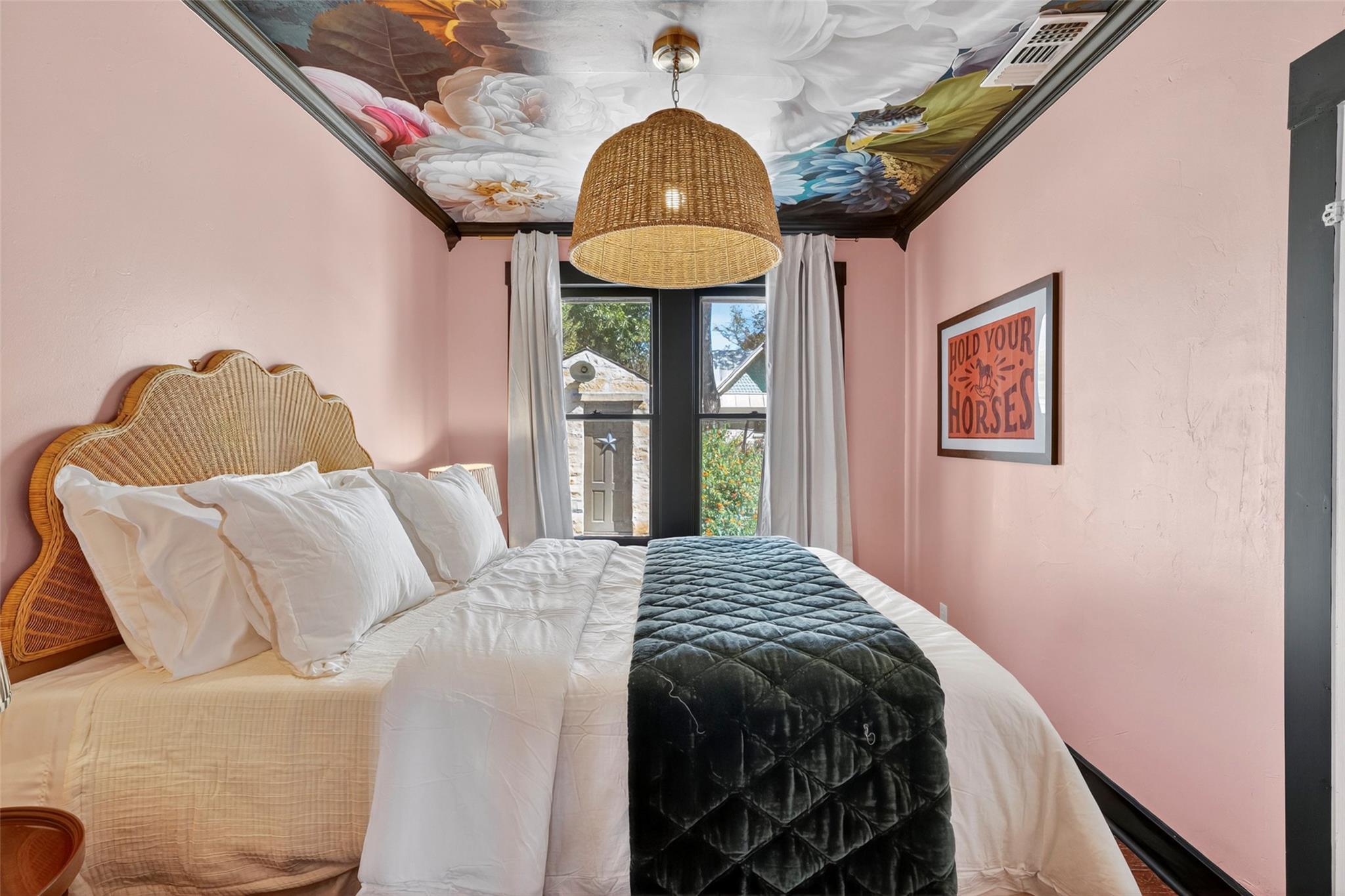 210 E Travis ST, Fredericksburg