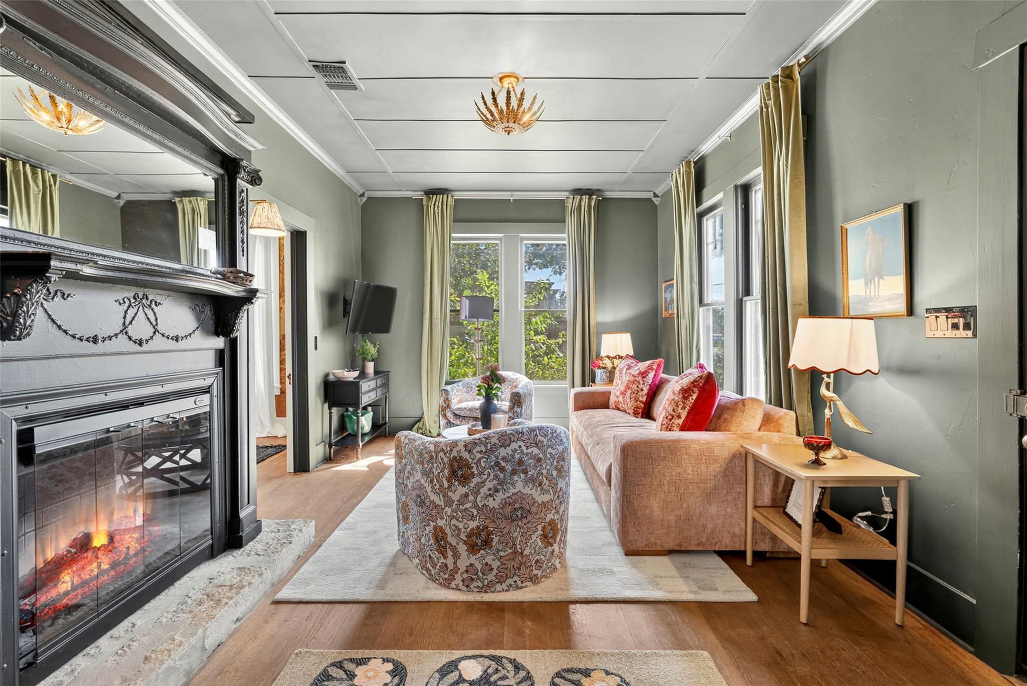 210 E Travis ST, Fredericksburg