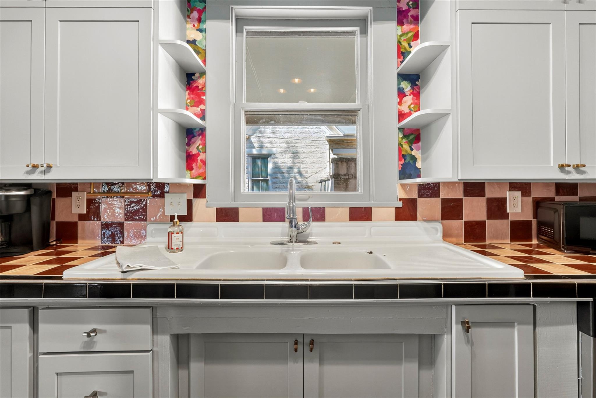 210 E Travis ST, Fredericksburg