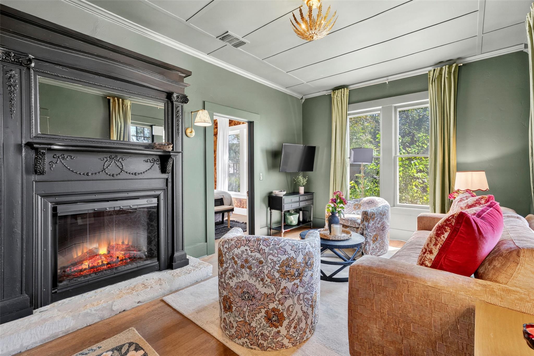 210 E Travis ST, Fredericksburg