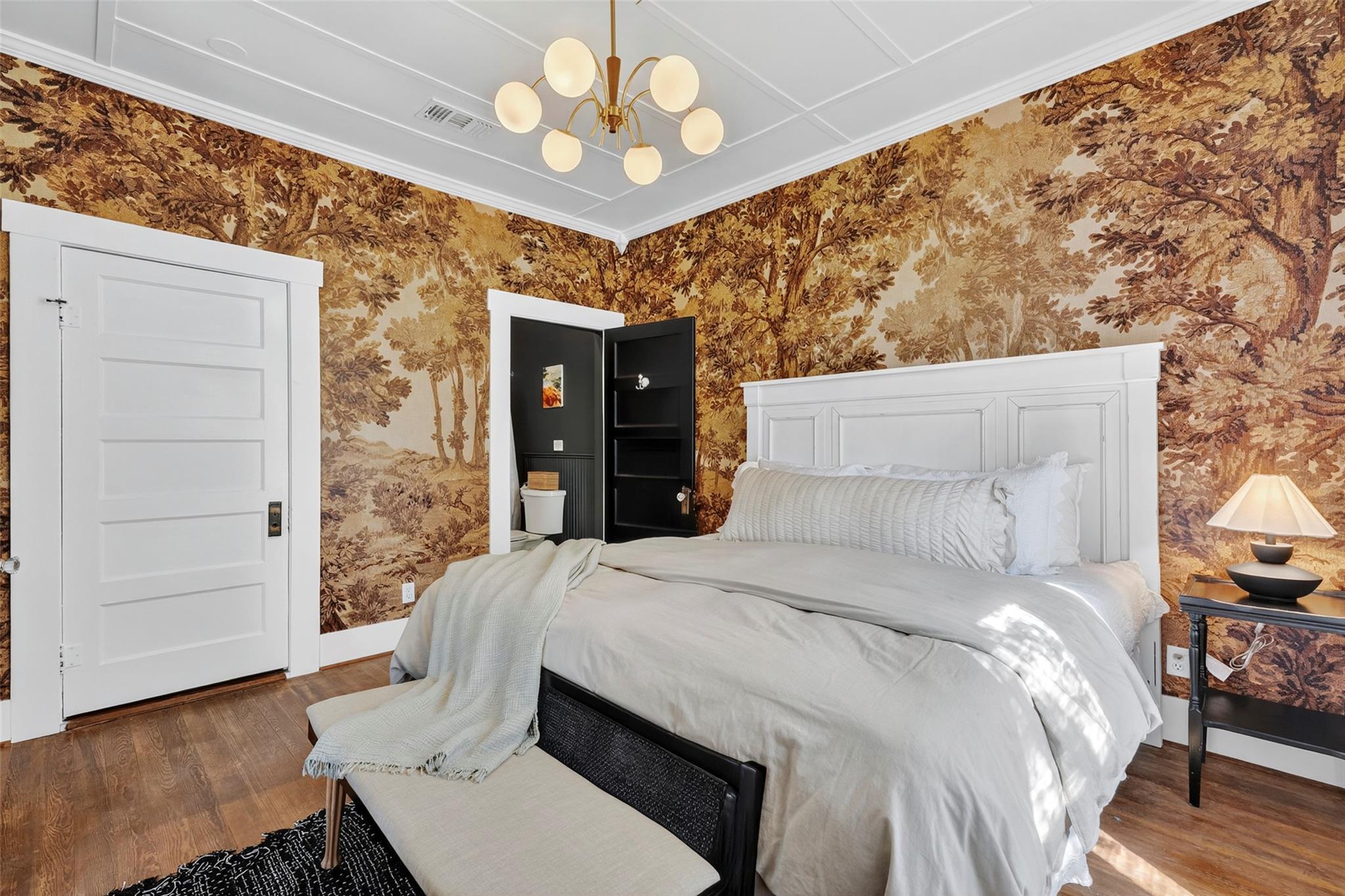 210 E Travis ST, Fredericksburg