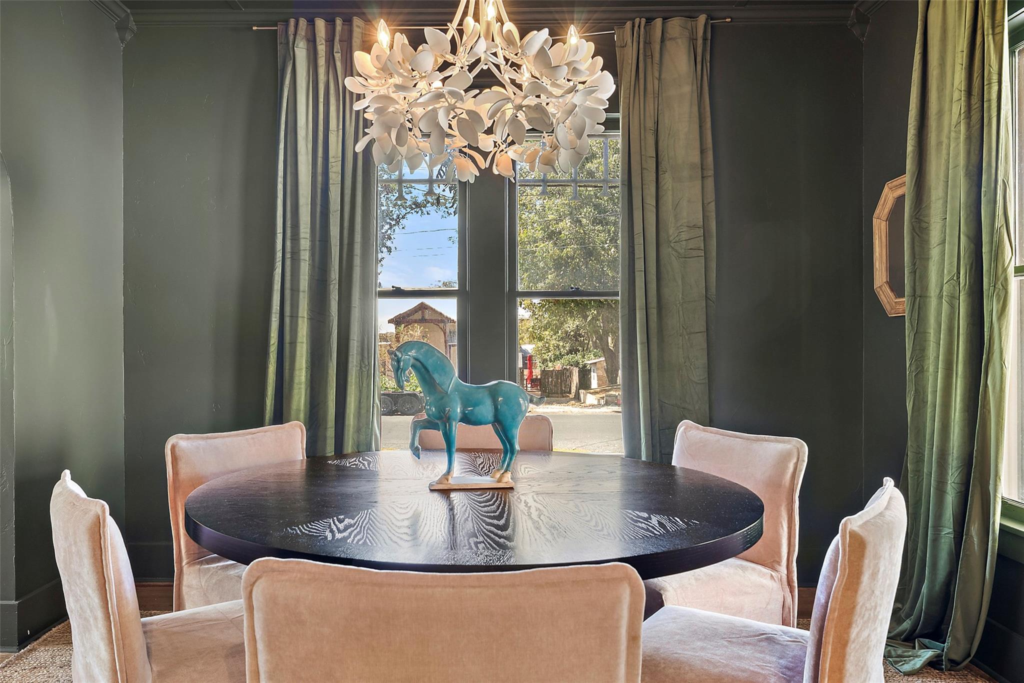 210 E Travis ST, Fredericksburg