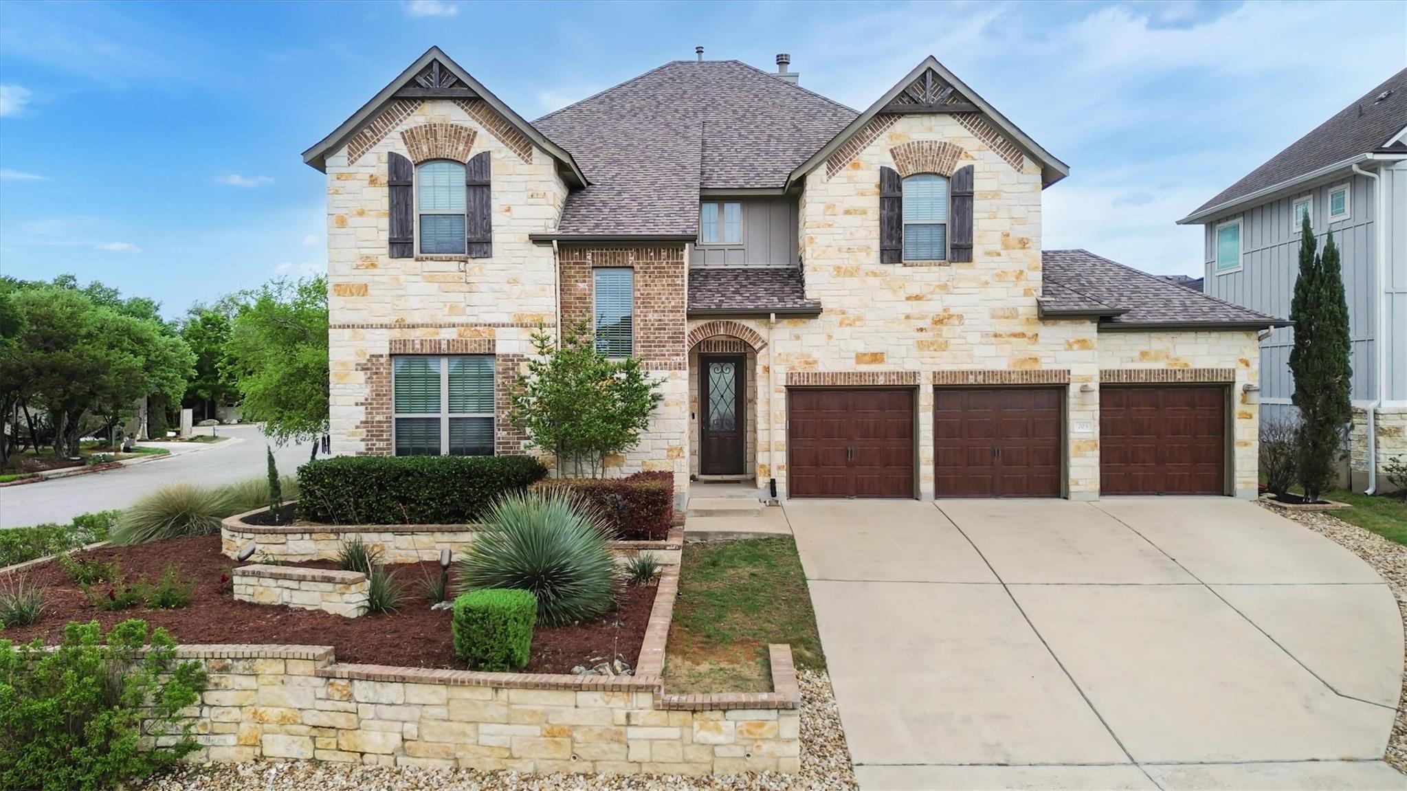 203 Ancient Oak WAY