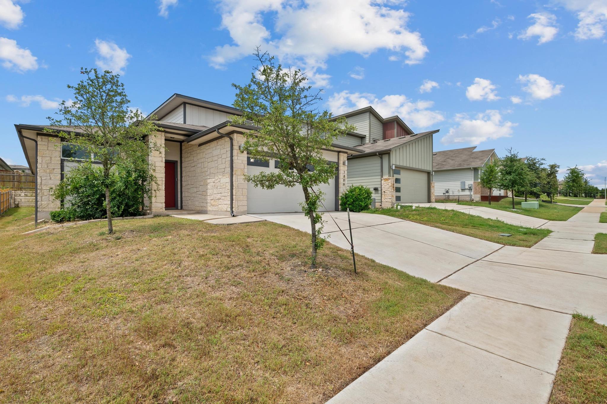 7809 Linnie LN
