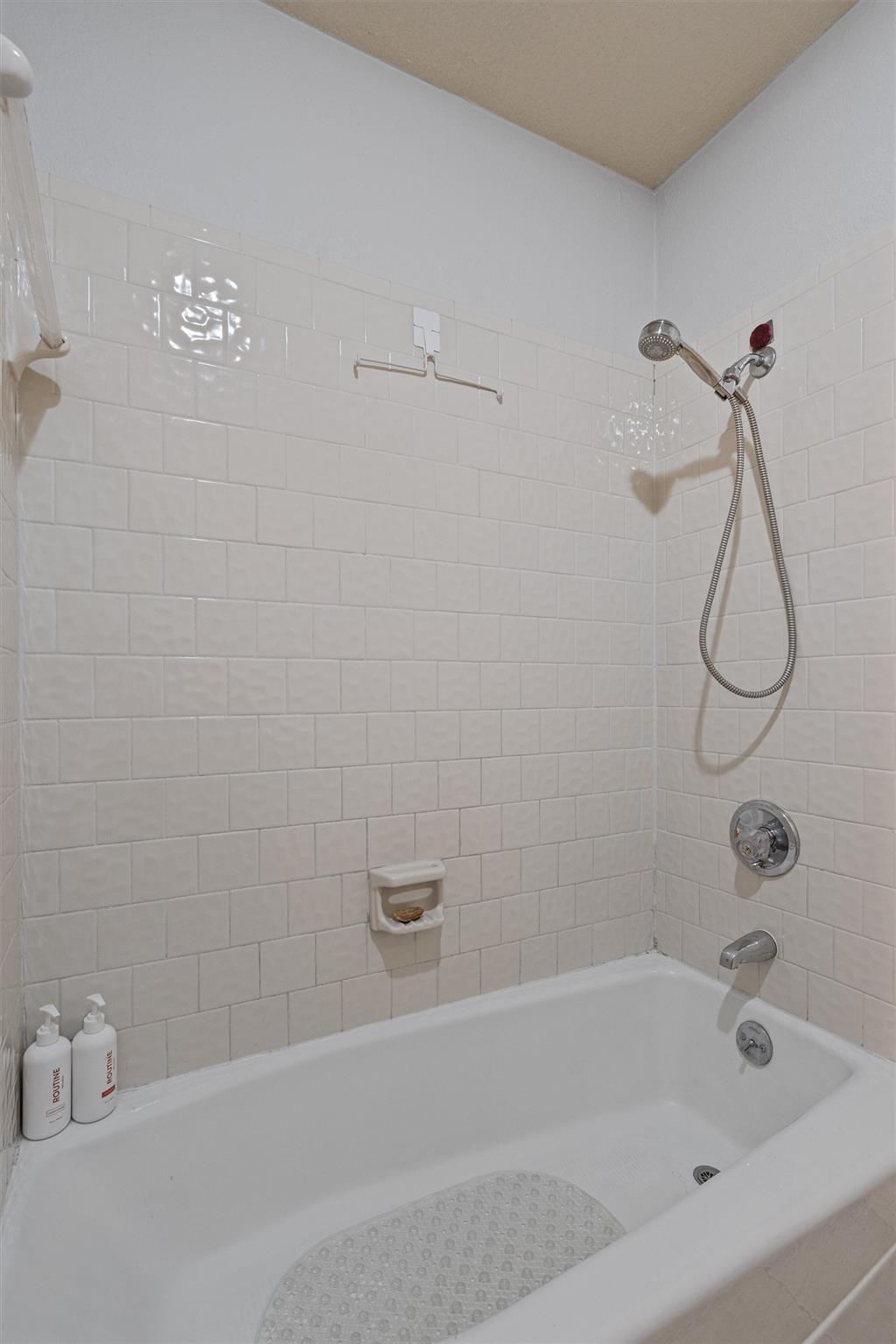 104 El Norte CT
