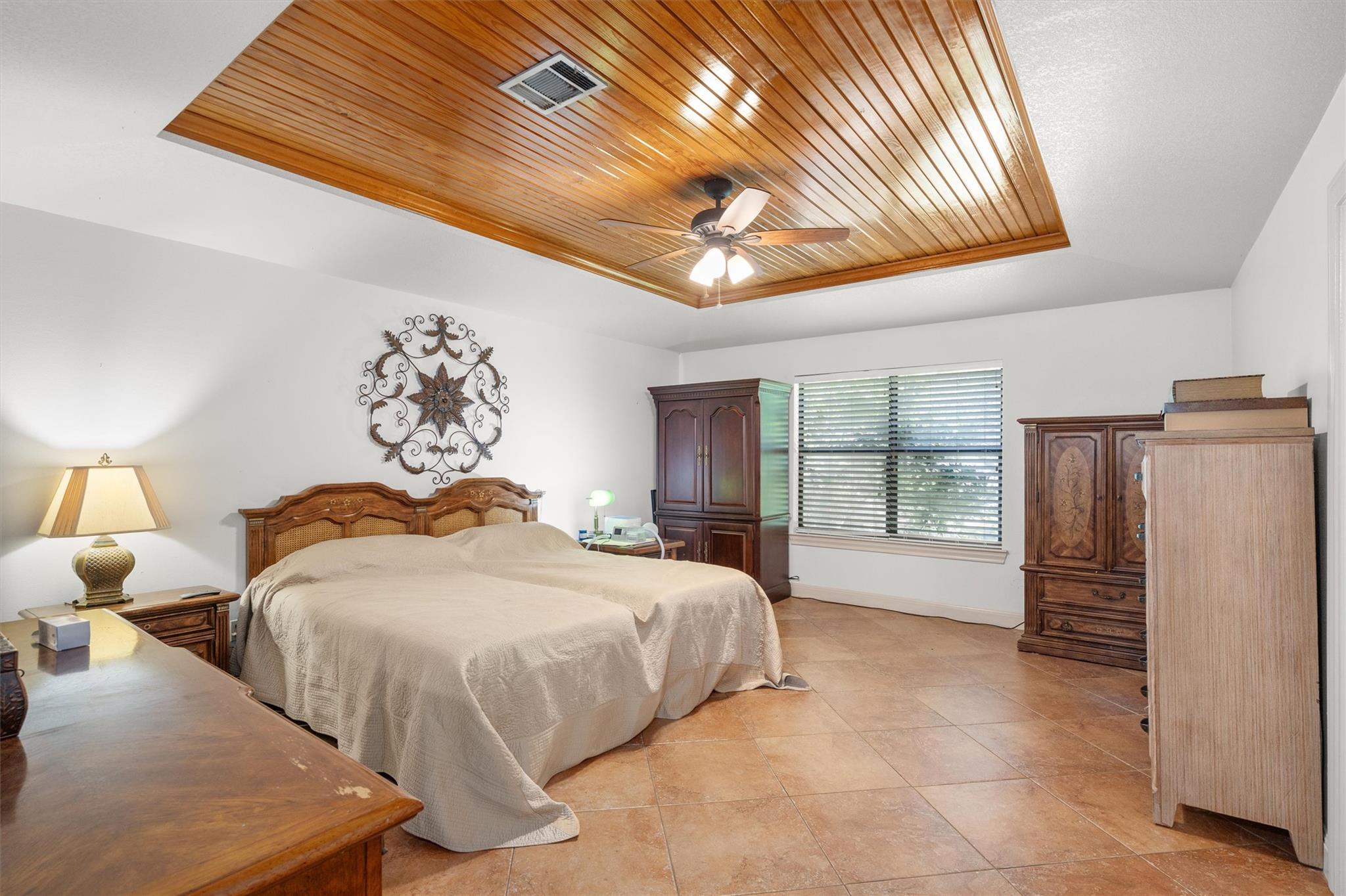 104 El Norte CT