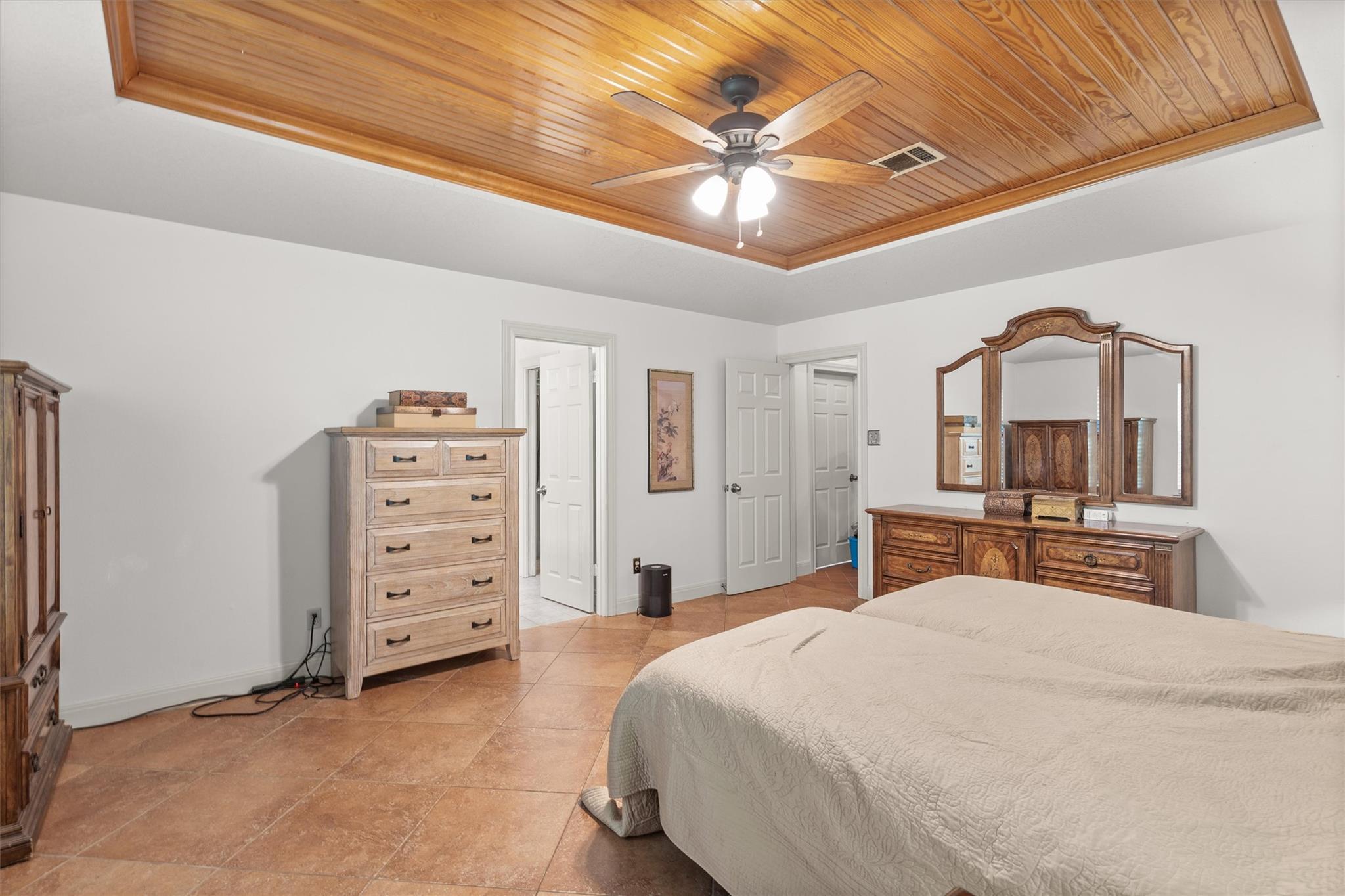 104 El Norte CT
