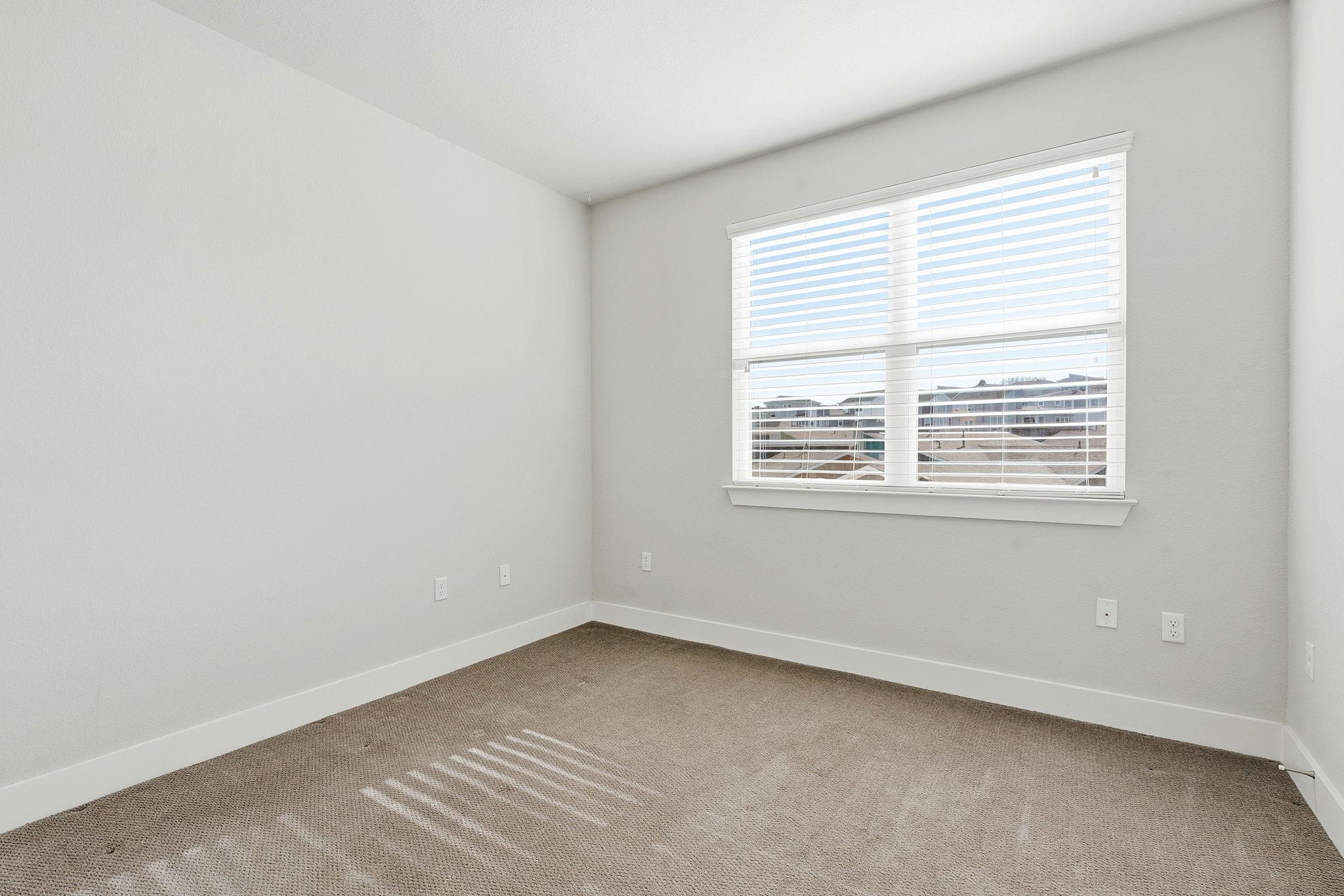 1912 Dinsdale LN