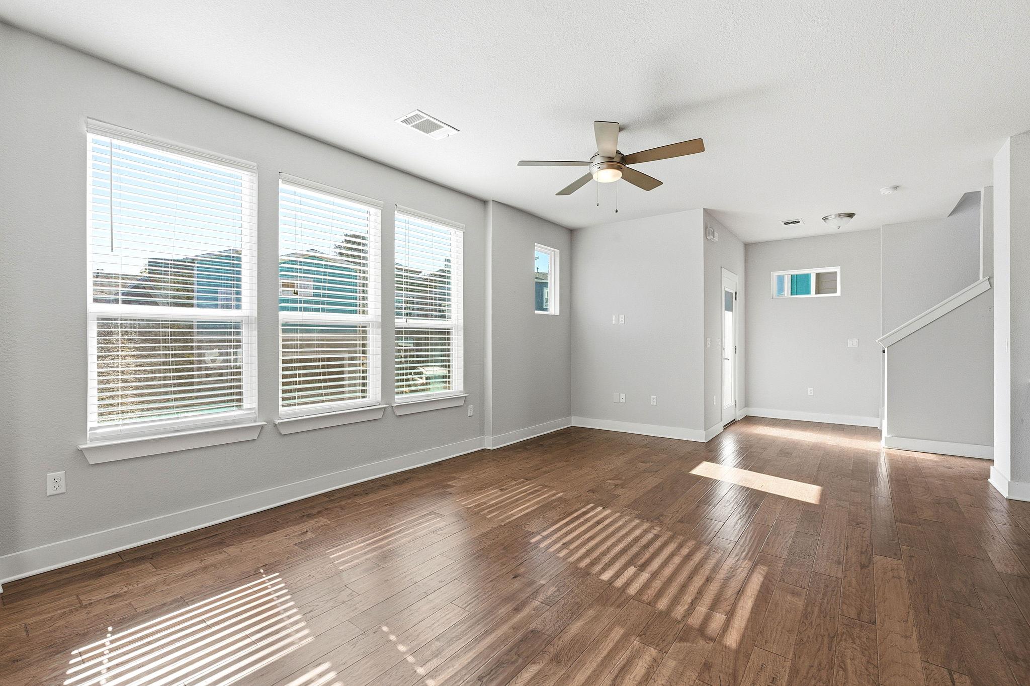 1912 Dinsdale LN