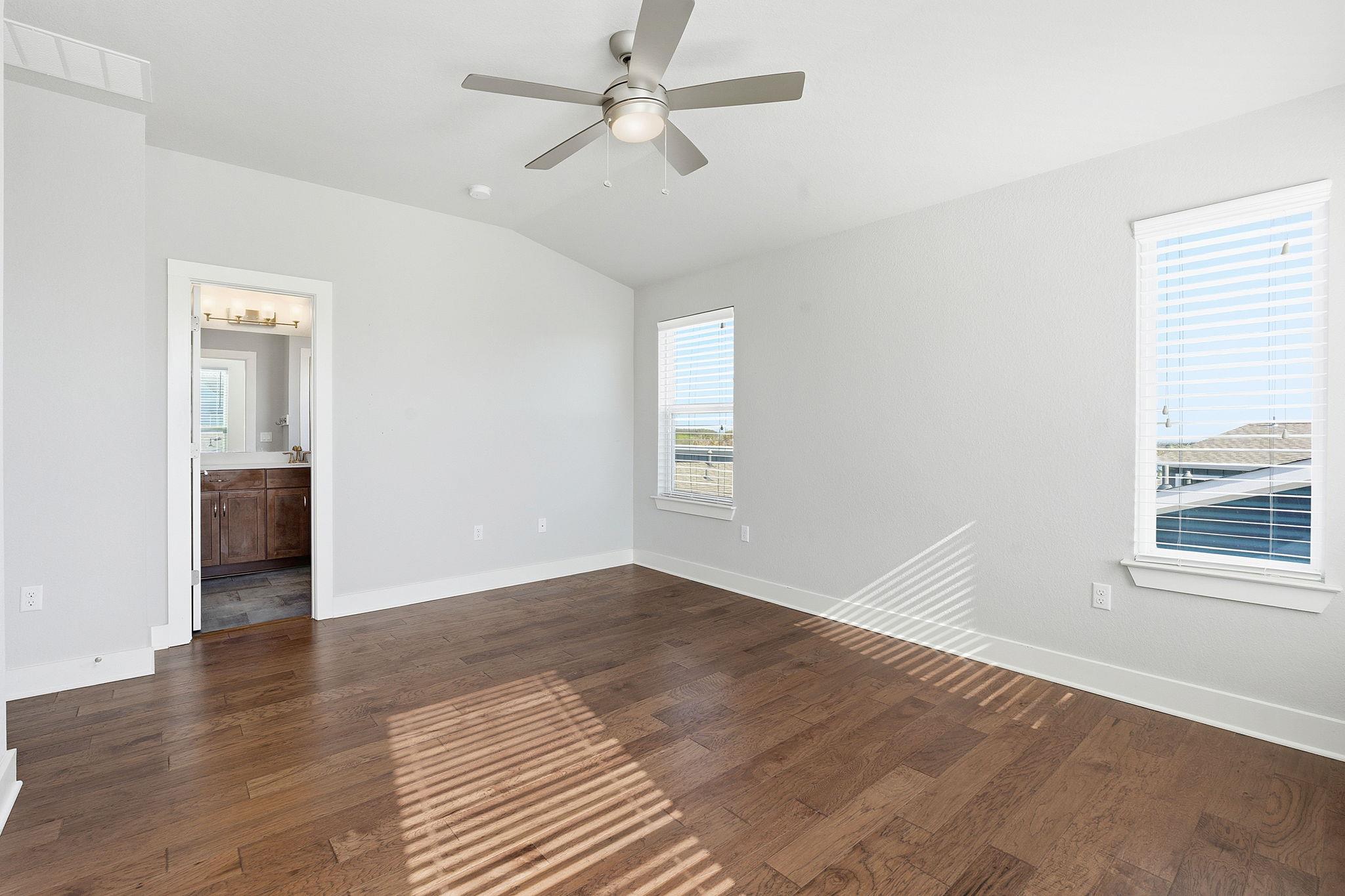 1912 Dinsdale LN